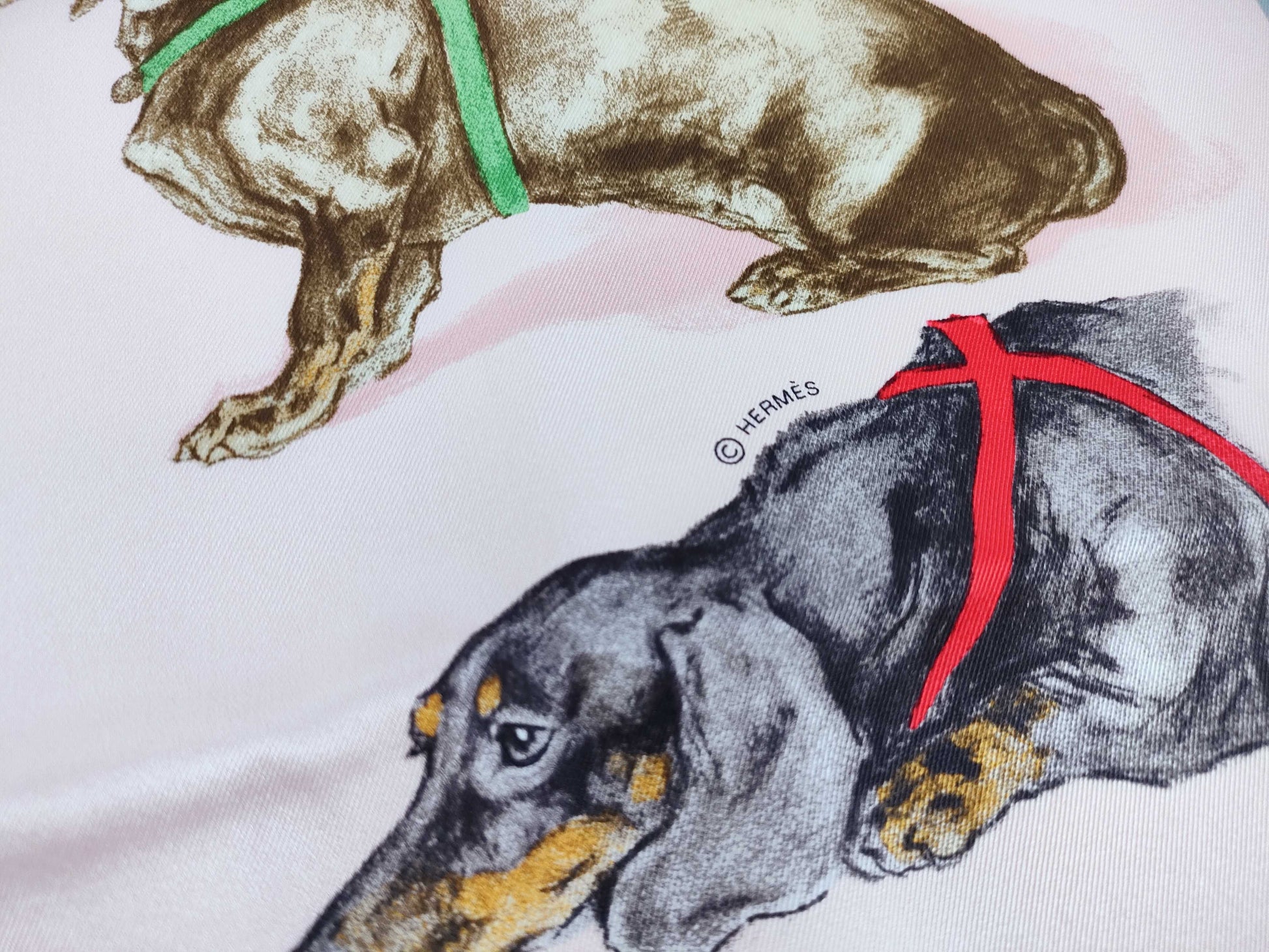 HERMES Carré Hermès Carré 70 LES BASSETS Gav Roche Basset Hound Accessories: Box and other accessories