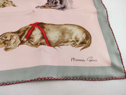 HERMES Carré Hermès Carré 70 LES BASSETS Gav Roche Basset Hound Accessories: Box and other accessories