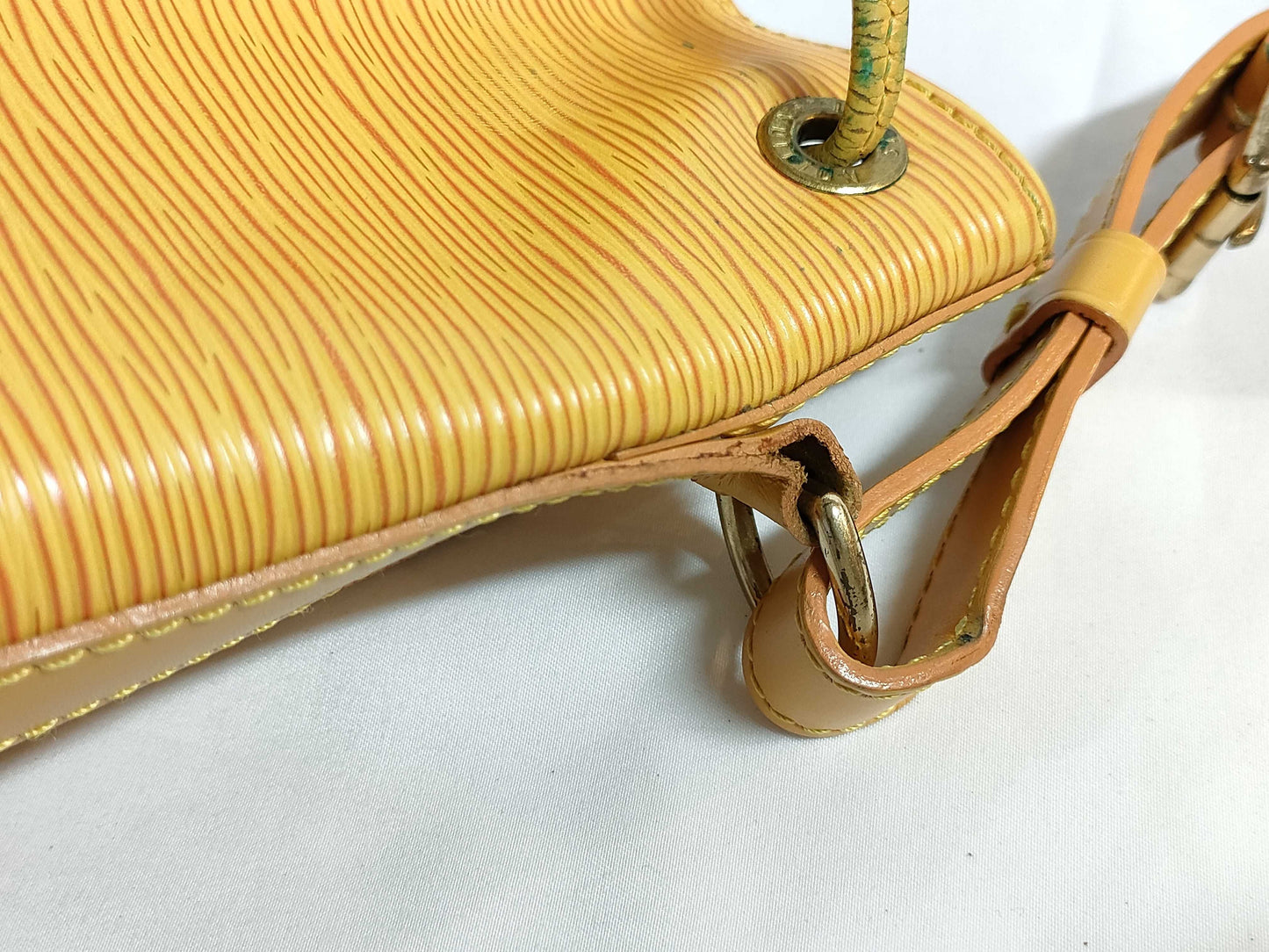 LOUIS VUITTON Epi LV Noe Epi Yellow Shoulder Bag