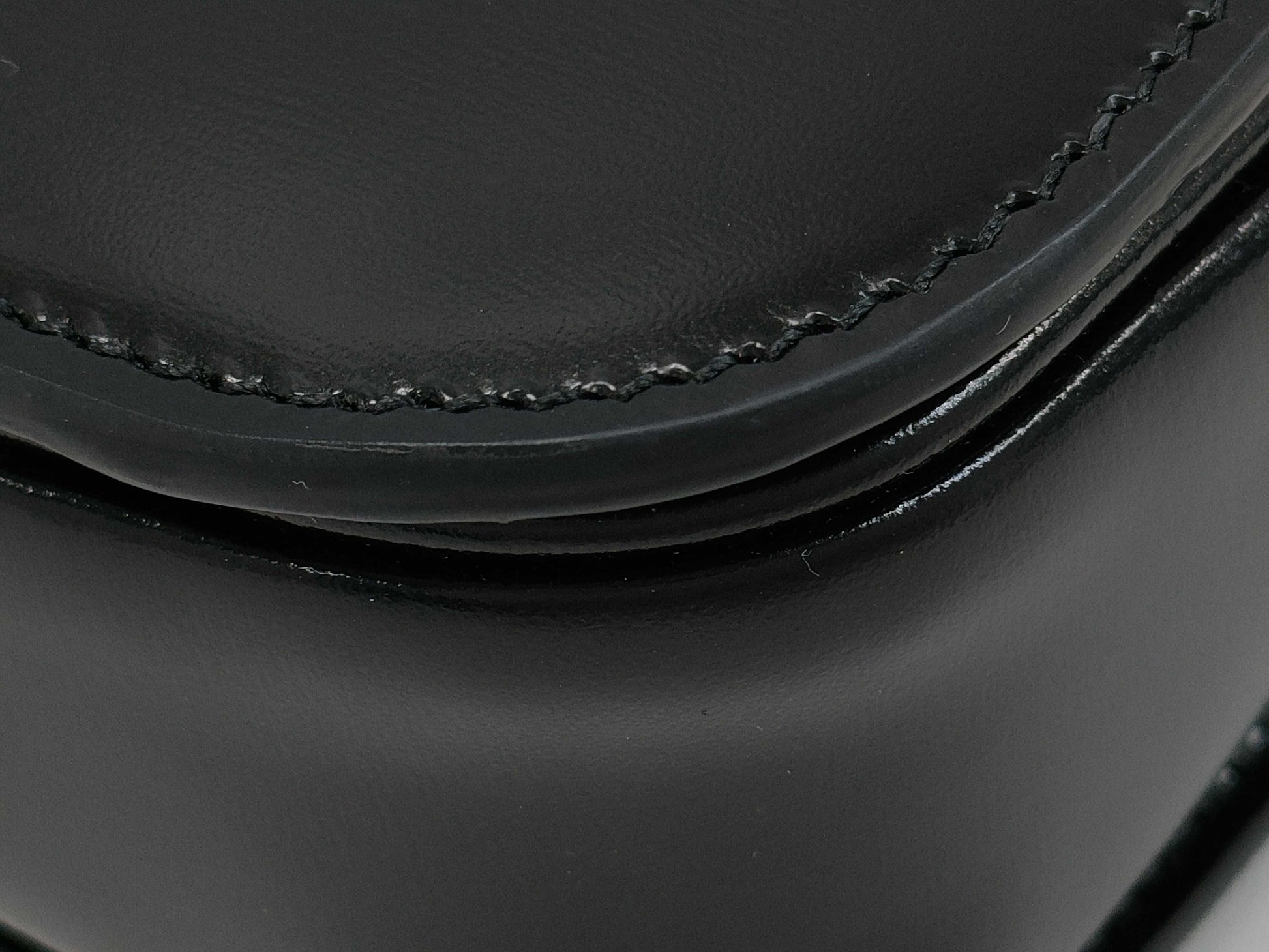 CELINE Triomphe Medium Shoulder Bag 187363BF4.38NO Shiny Calfskin Shoulder Bag