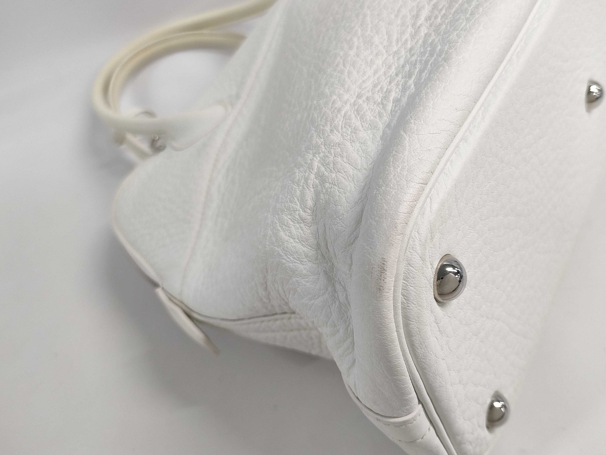 HERMES Bolide 31 Handbag in White Taurillon Clemence Leather with J Stamp