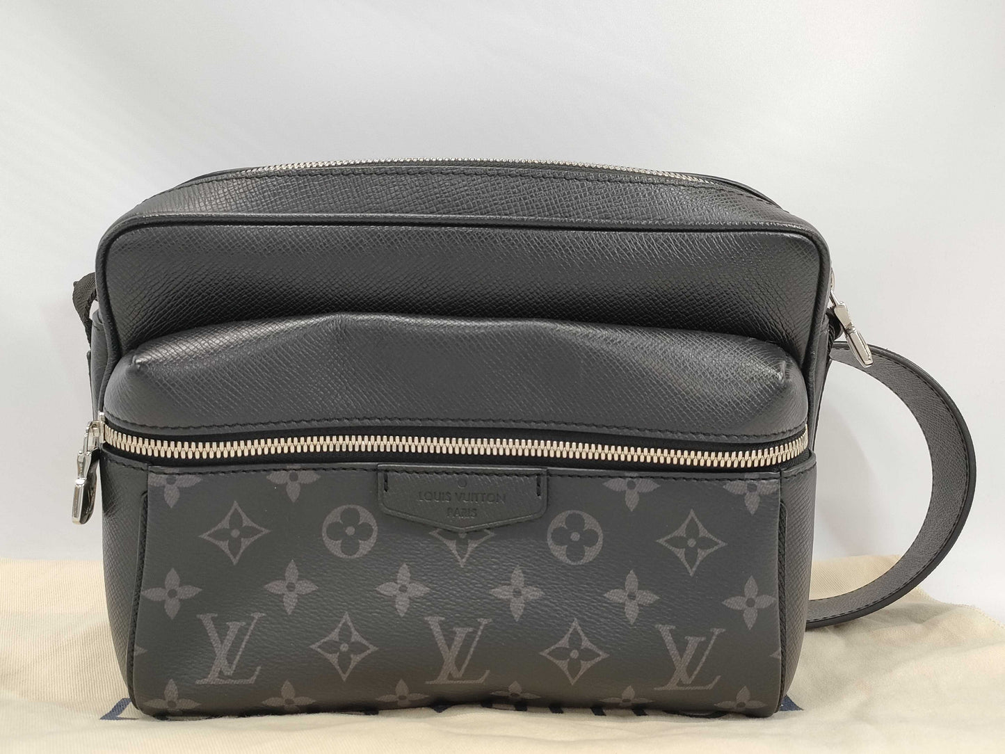 LOUIS VUITTON LOUIS VUITTON Shoulder Bag Outdoor Messenger PM M30233 Shoulder Bag