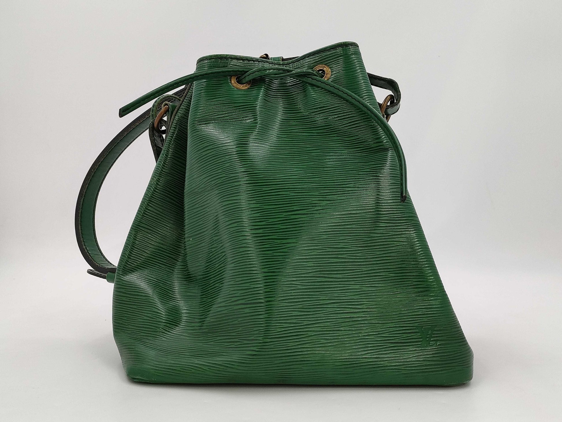 LOUIS VUITTON LV Petit Noe 881A2 Shoulder Bag