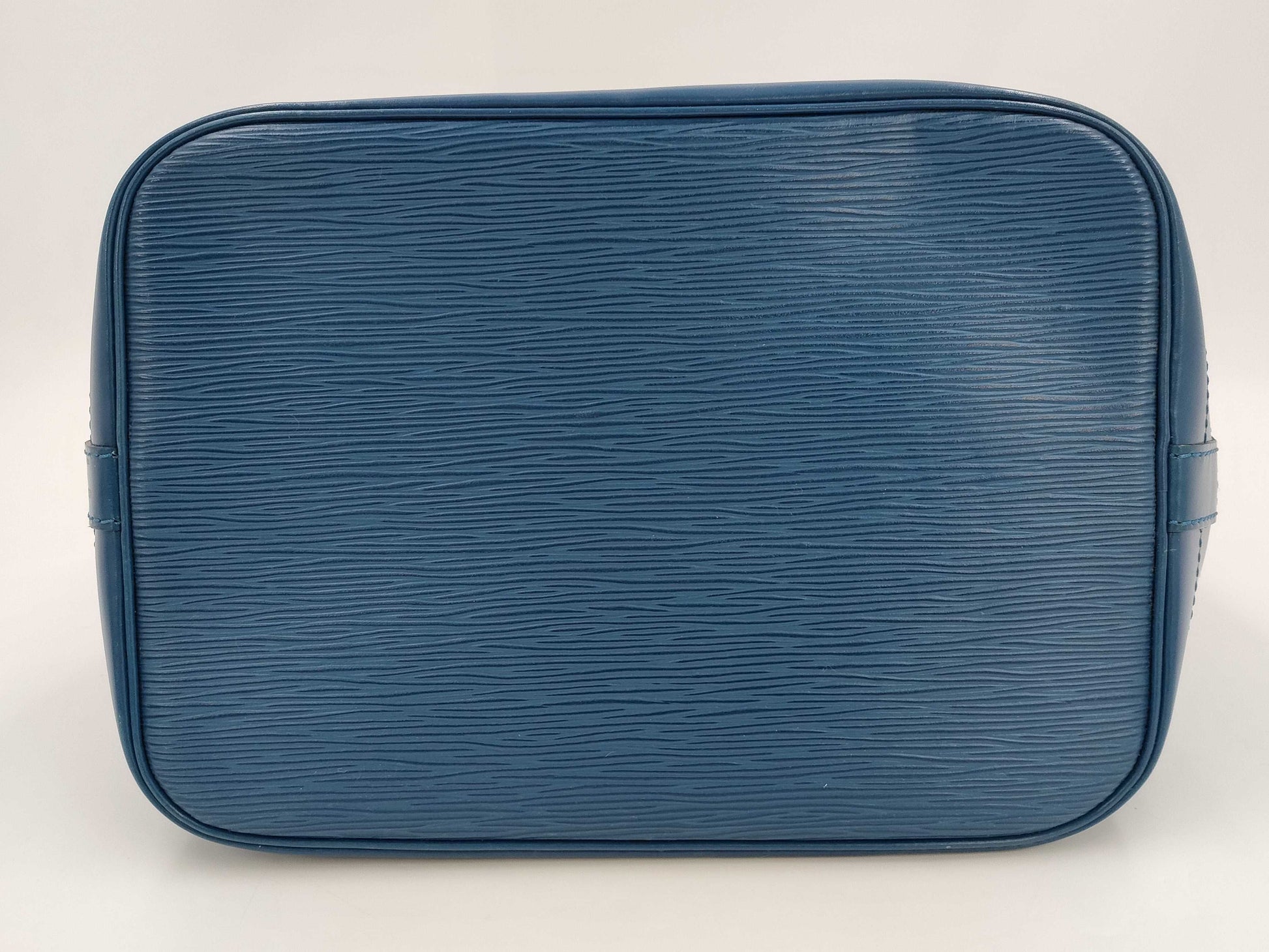 LOUIS VUITTON LV Noe AR0985 Shoulder Bag