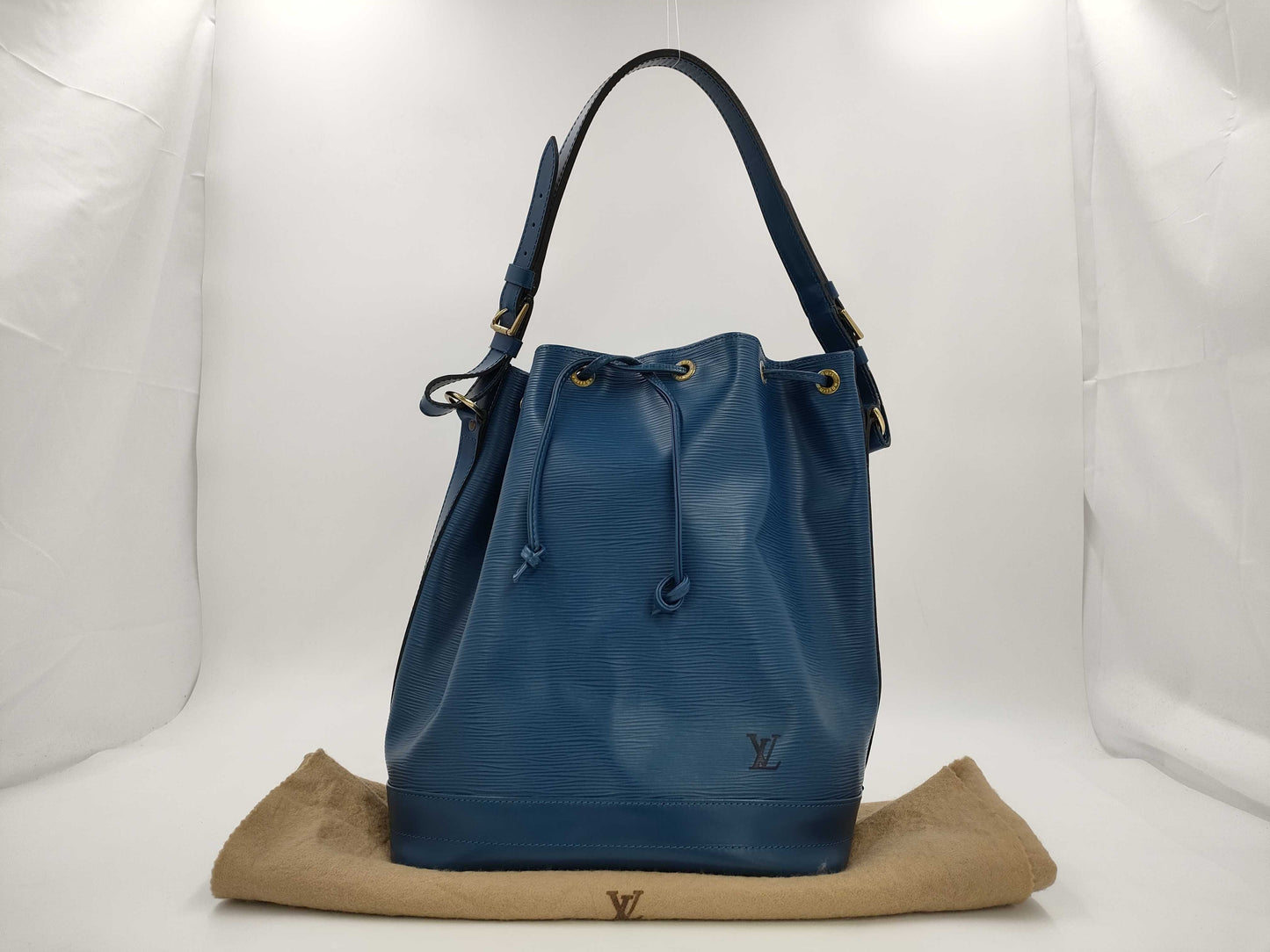 LOUIS VUITTON LV Noe AR0985 Shoulder Bag