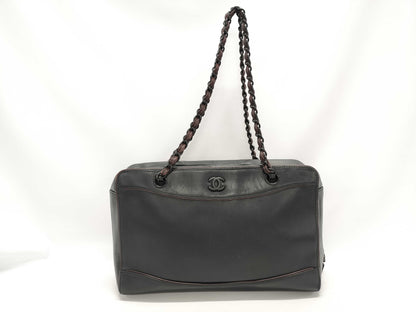 CHANEL CC Vintage Camera Bag in Black Smooth Calfskin Leather with Black Metal Hardware. Tote Bag