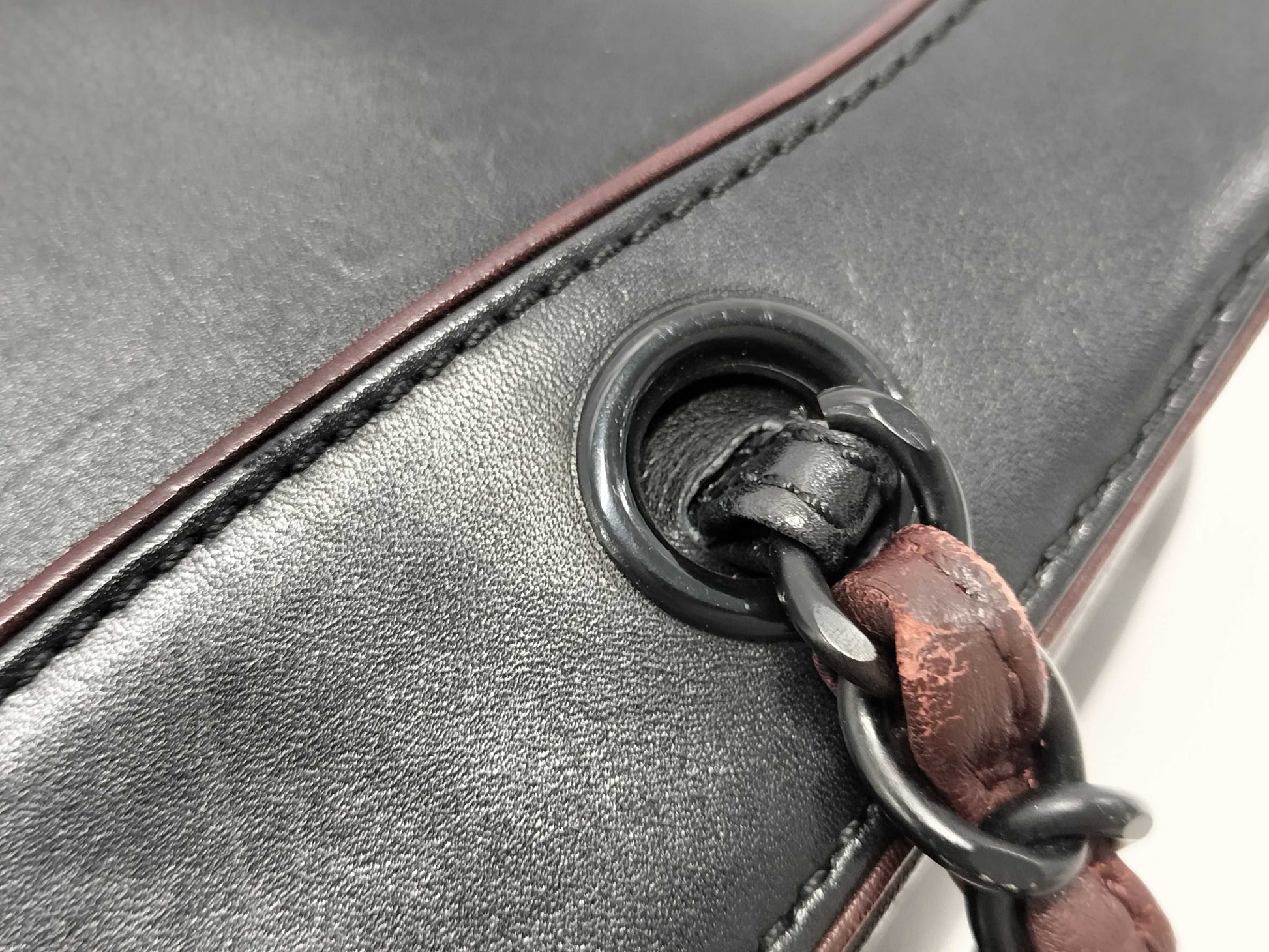 CHANEL CC Vintage Camera Bag in Black Smooth Calfskin Leather with Black Metal Hardware. Tote Bag