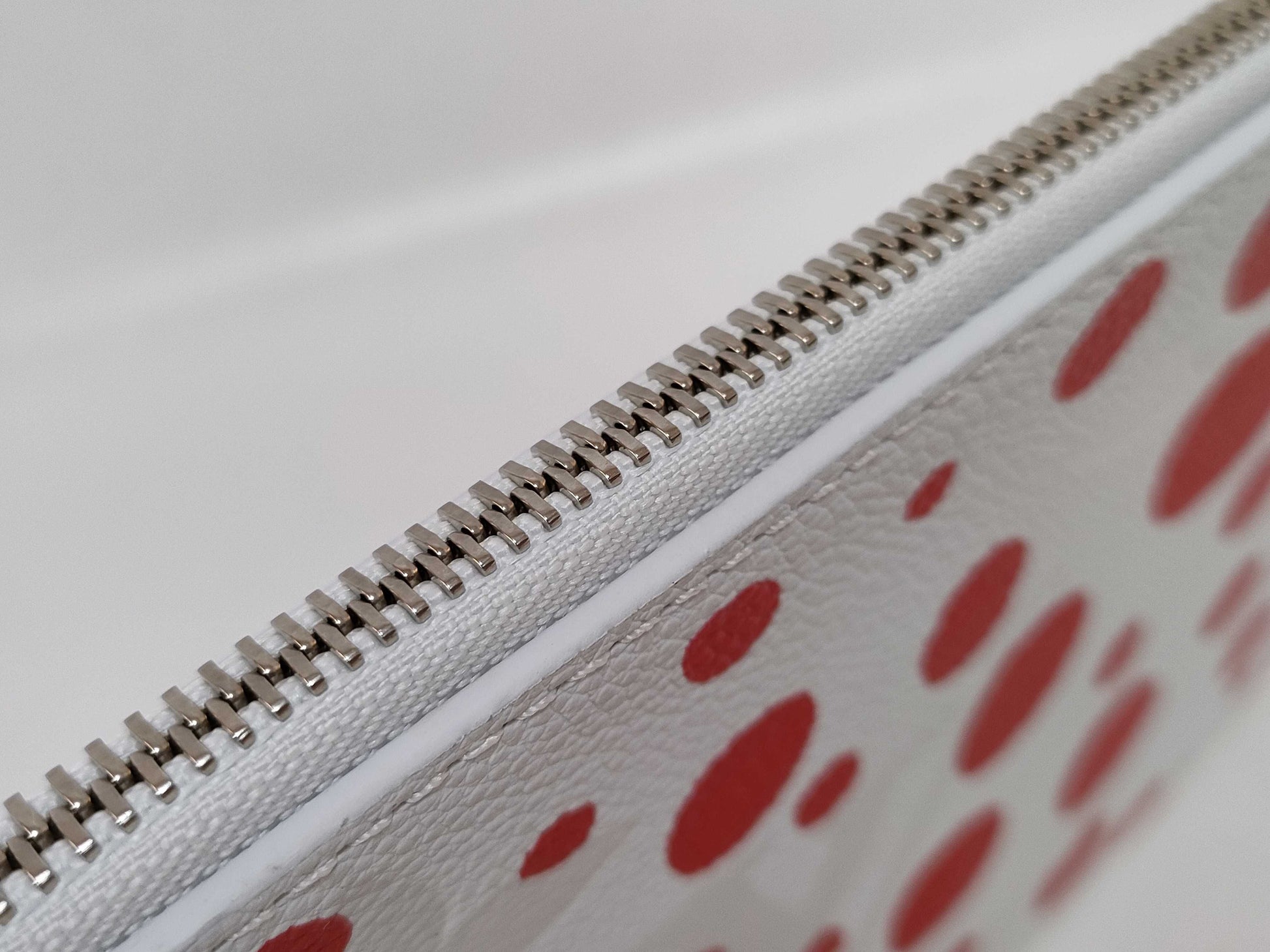LOUIS VUITTON Monogram Empreinte Louis Vuitton Yayoi Kusama Infinity Dot Neverfull Pouch White/Red Monogram Empreinte Infinity Dot Silver Hardware Pouch