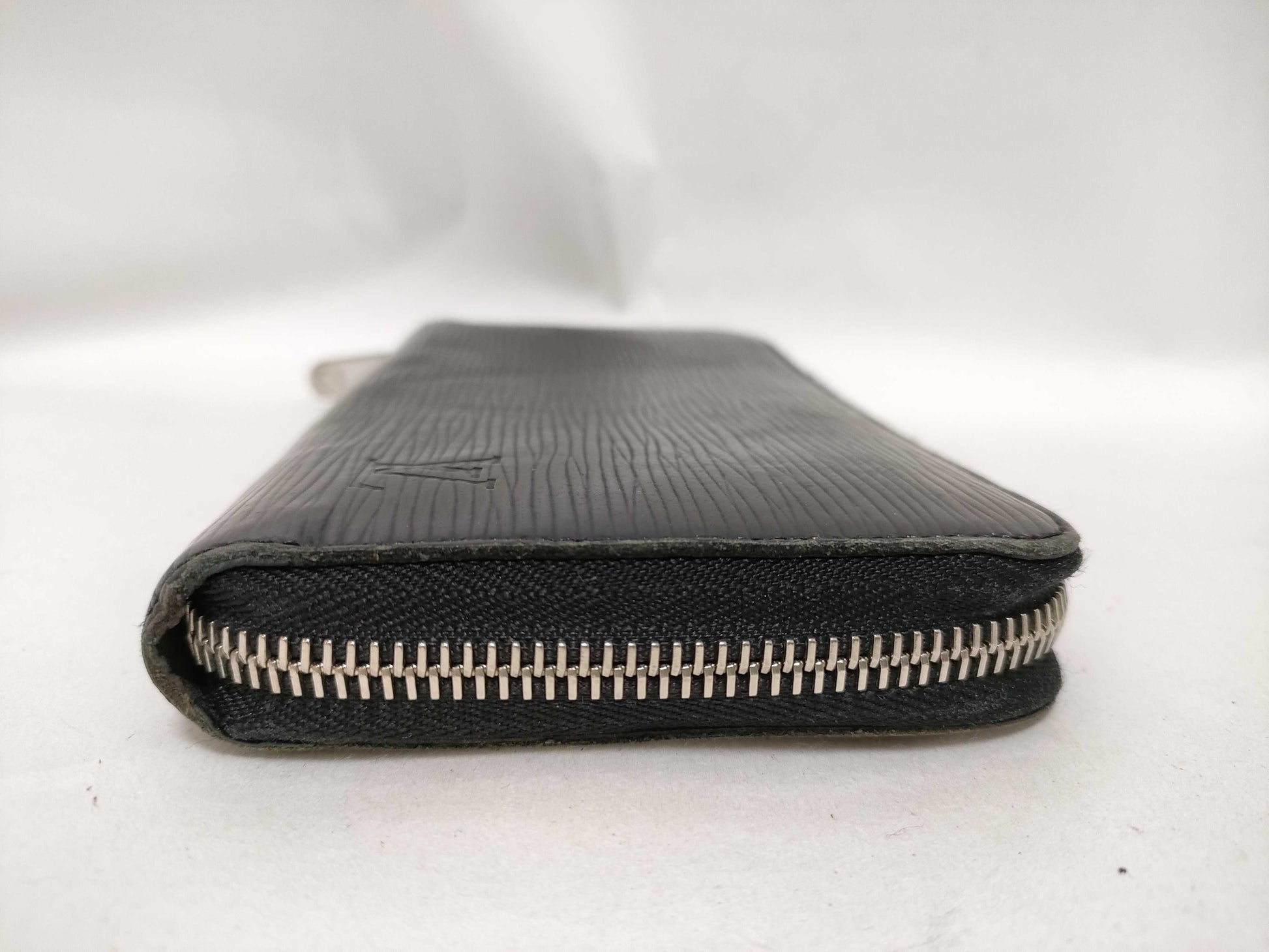 LOUIS VUITTON Epi Louis Vuitton Zippy Wallet Epi Black Long Wallet