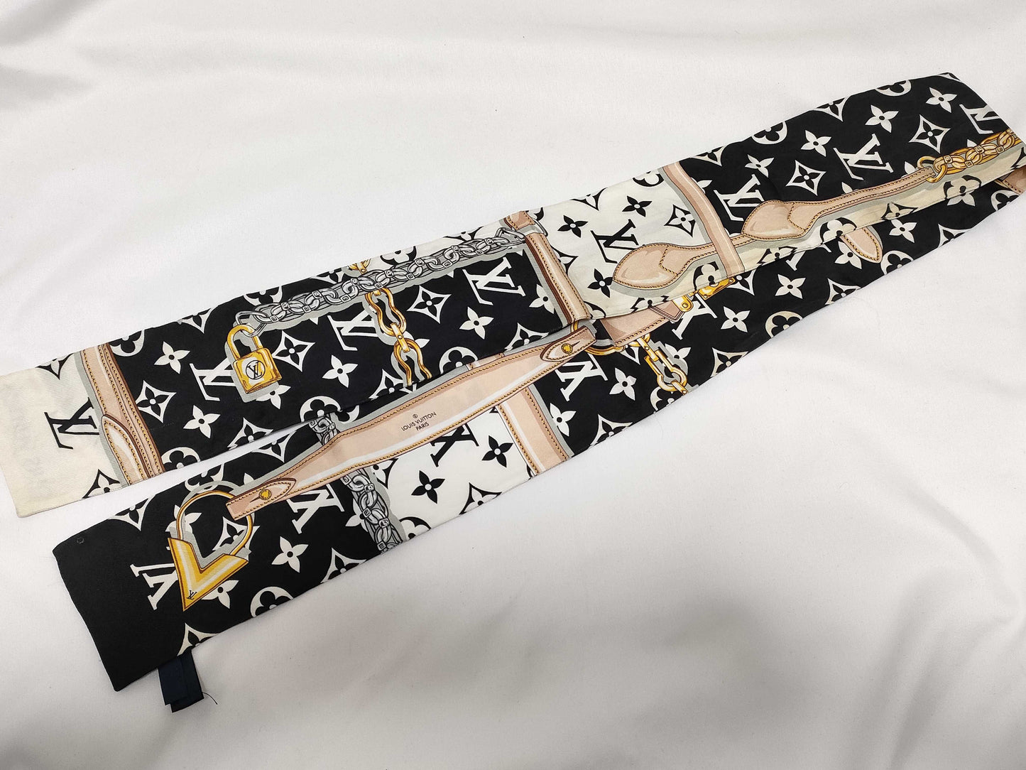 LOUIS VUITTON Louis Vuitton Monogram Bandeau Confidential Black and White Scarf with Tag