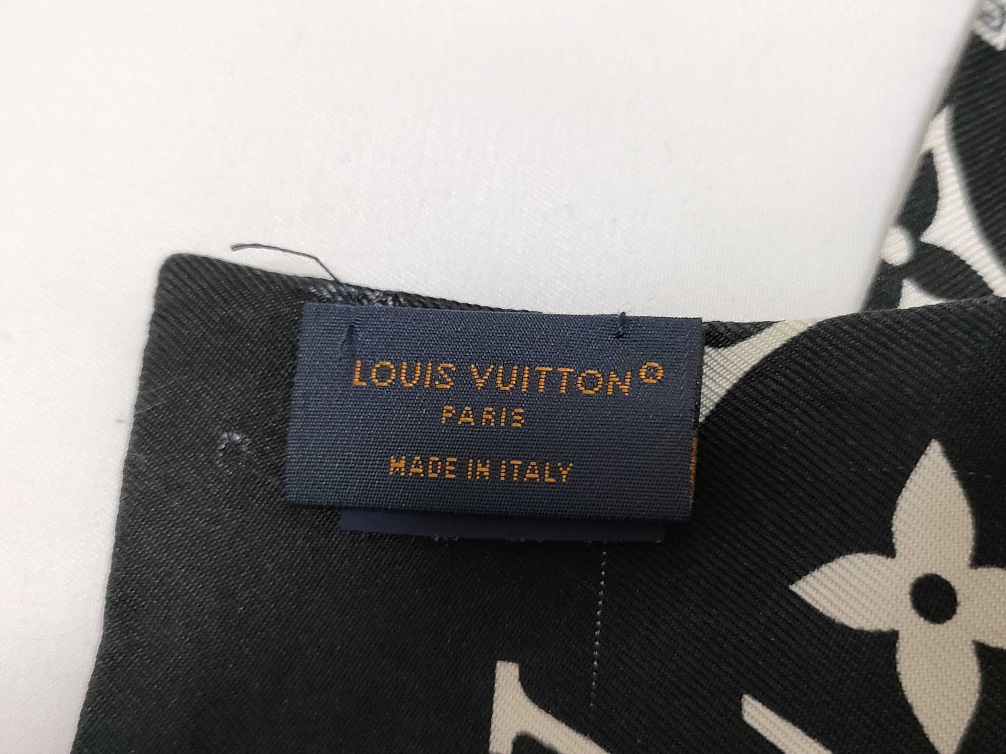LOUIS VUITTON Louis Vuitton Monogram Bandeau Confidential Black and White Scarf with Tag