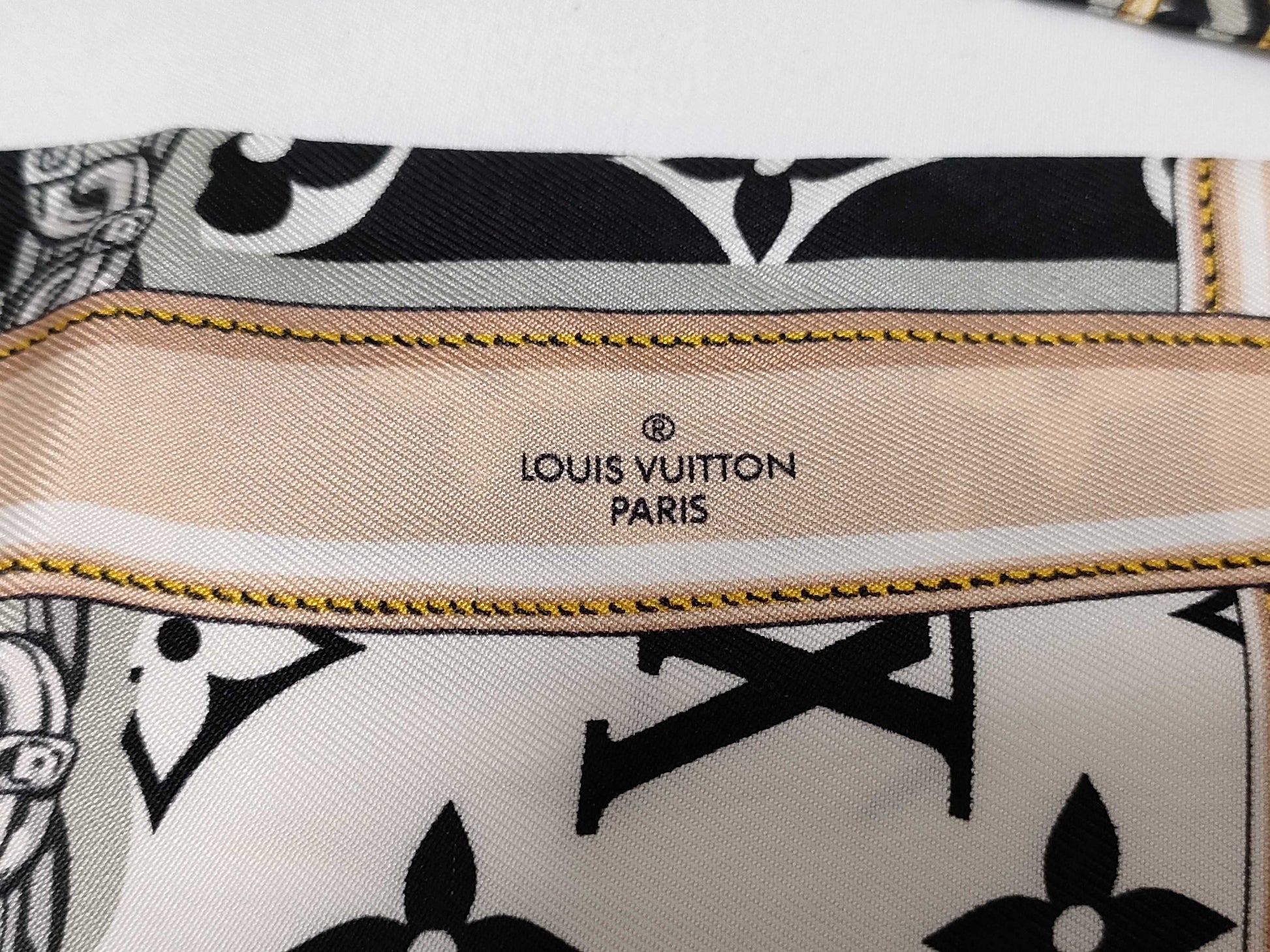 LOUIS VUITTON Louis Vuitton Monogram Bandeau Confidential Black and White Scarf with Tag