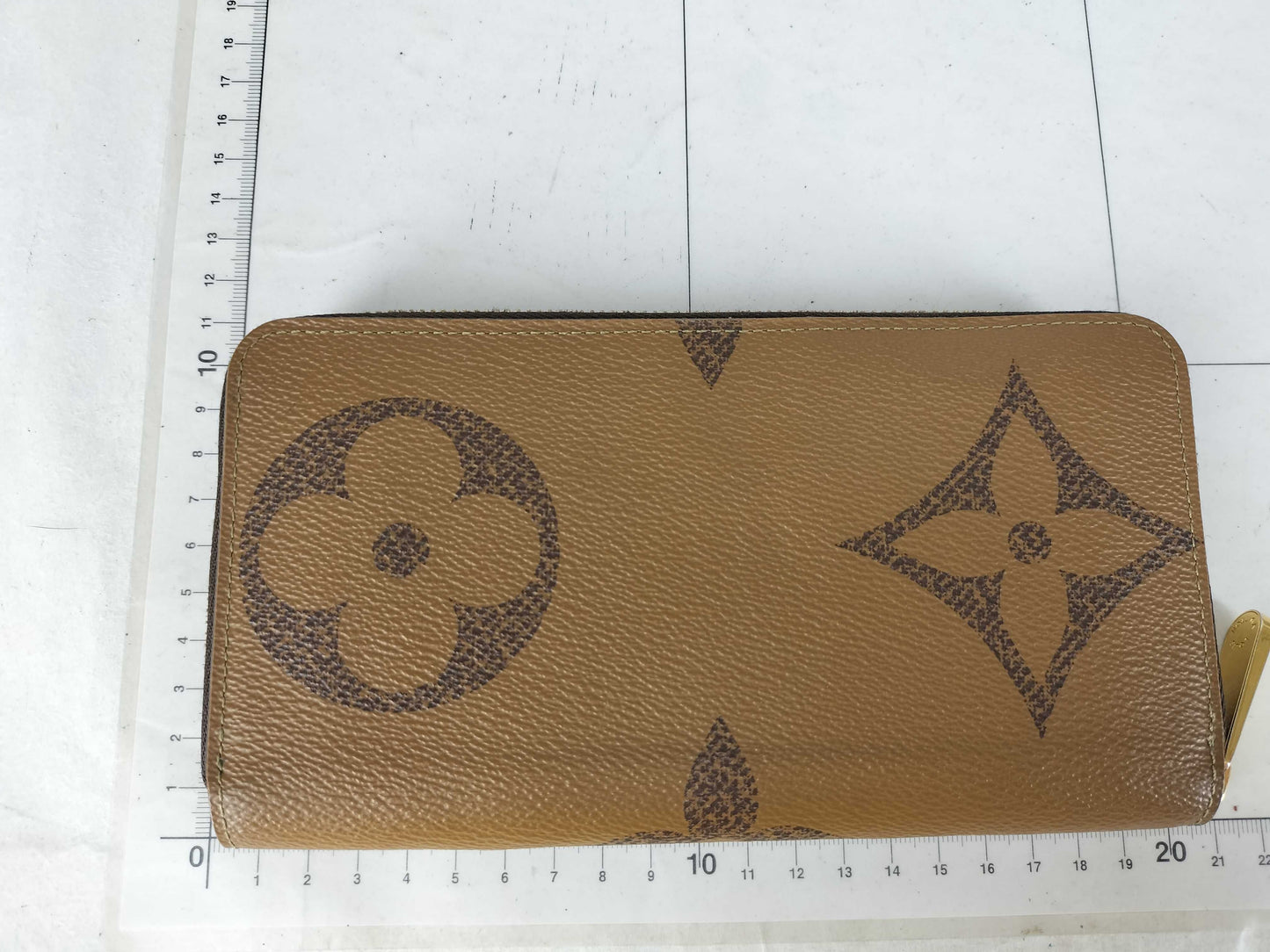 LOUIS VUITTON Monogram Giant Zippy Wallet
