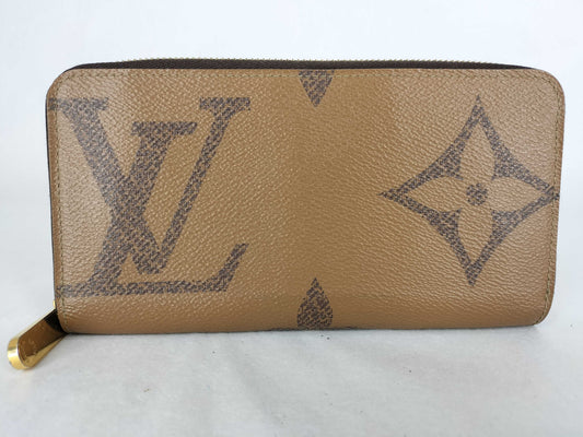 LOUIS VUITTON Monogram Giant Zippy Wallet