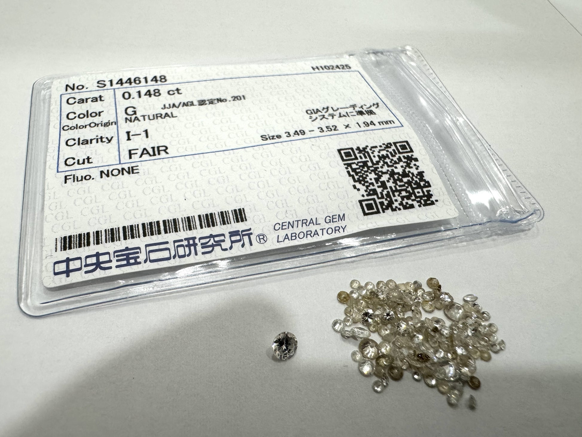 D0.148ct / 2.9ct melee diamonds Loose diamonds