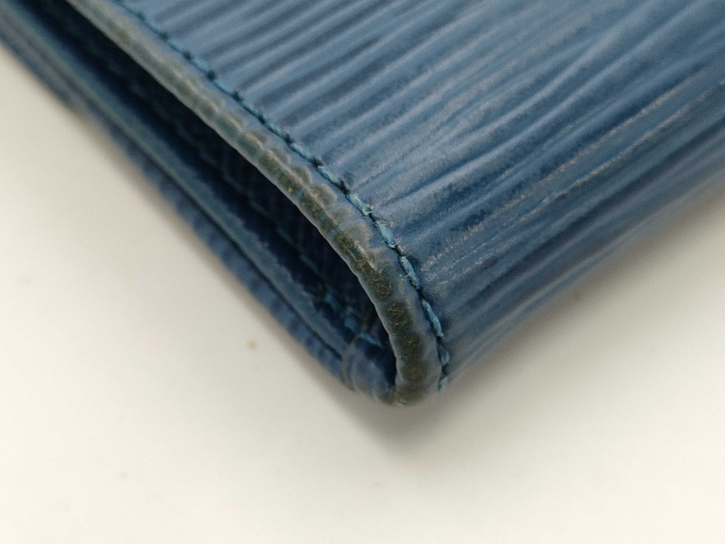 LOUIS VUITTON Epi Double Hook Wallet