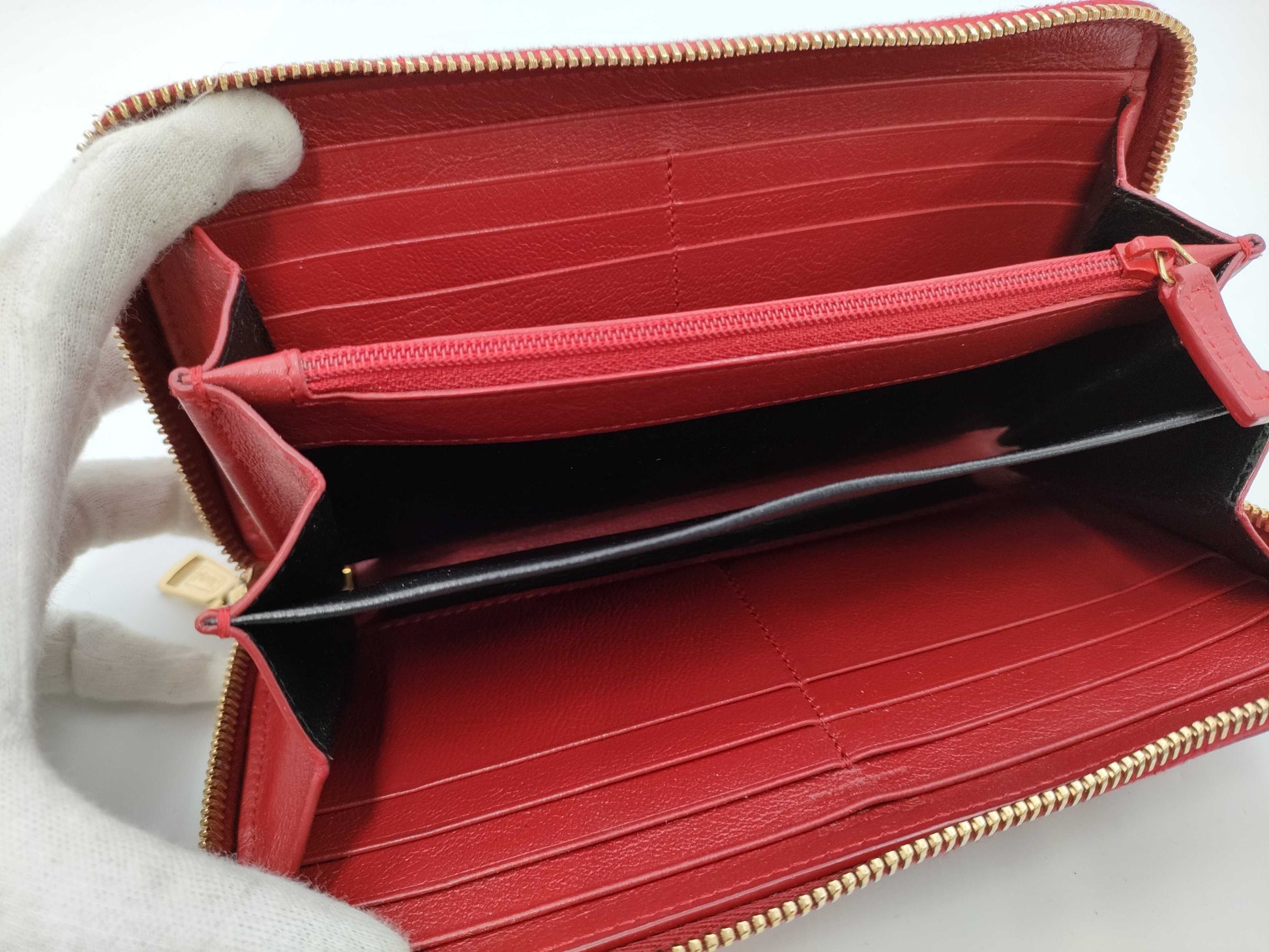 Yves Saint Laurent round zipper red wallet
