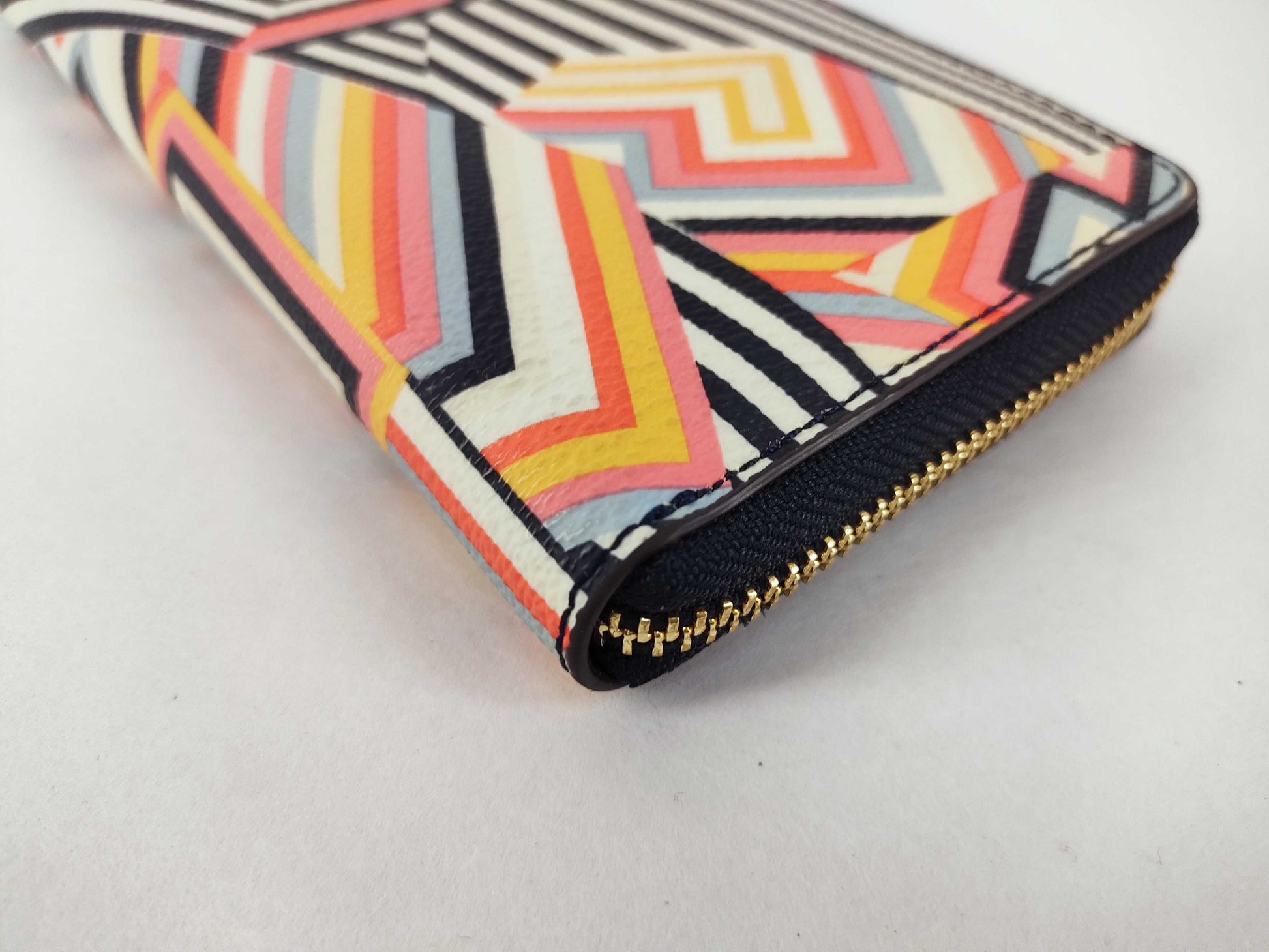 Tory Burch Round Zip Long Wallet