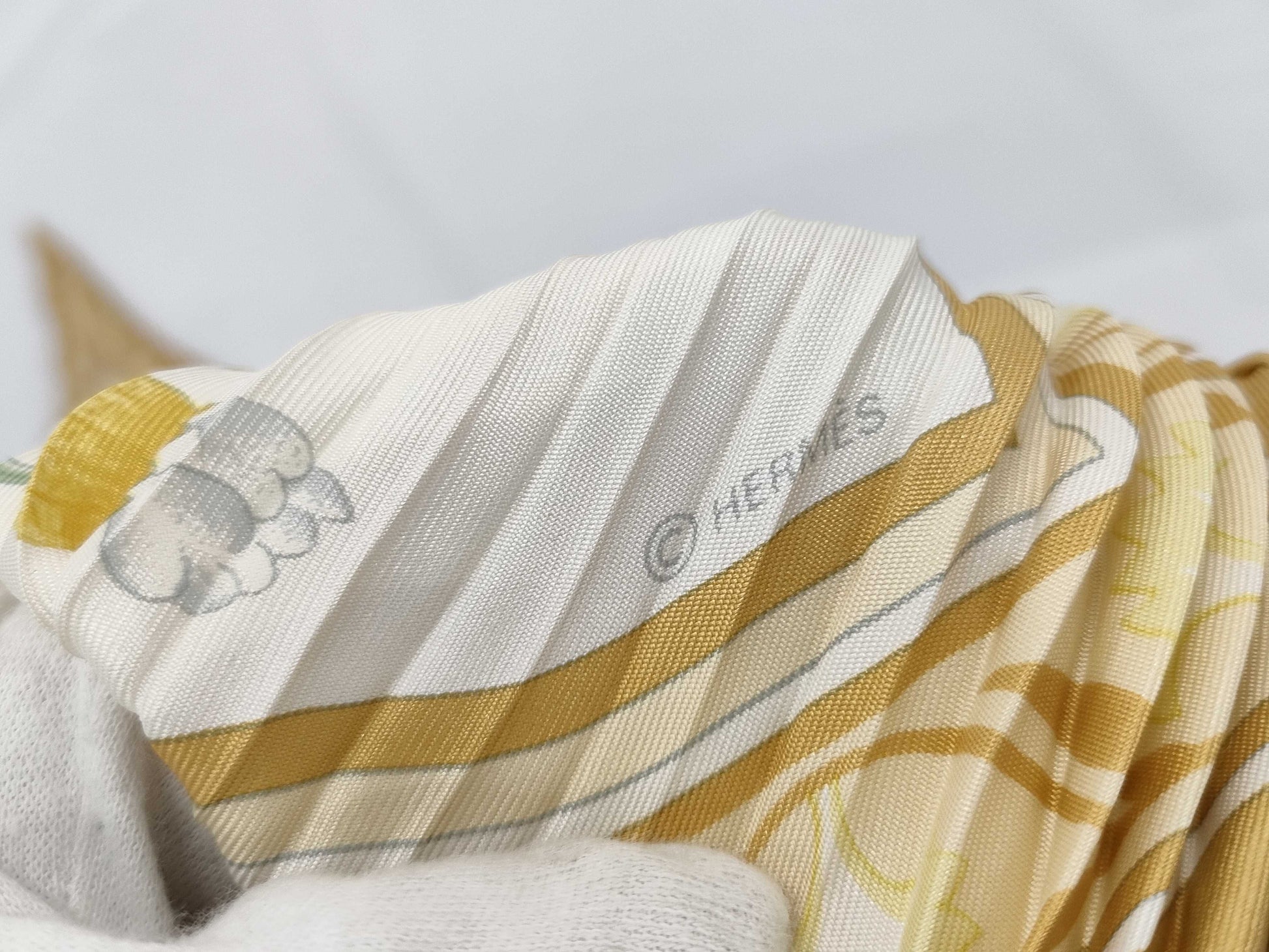 HERMES Pleated Carre Scarf