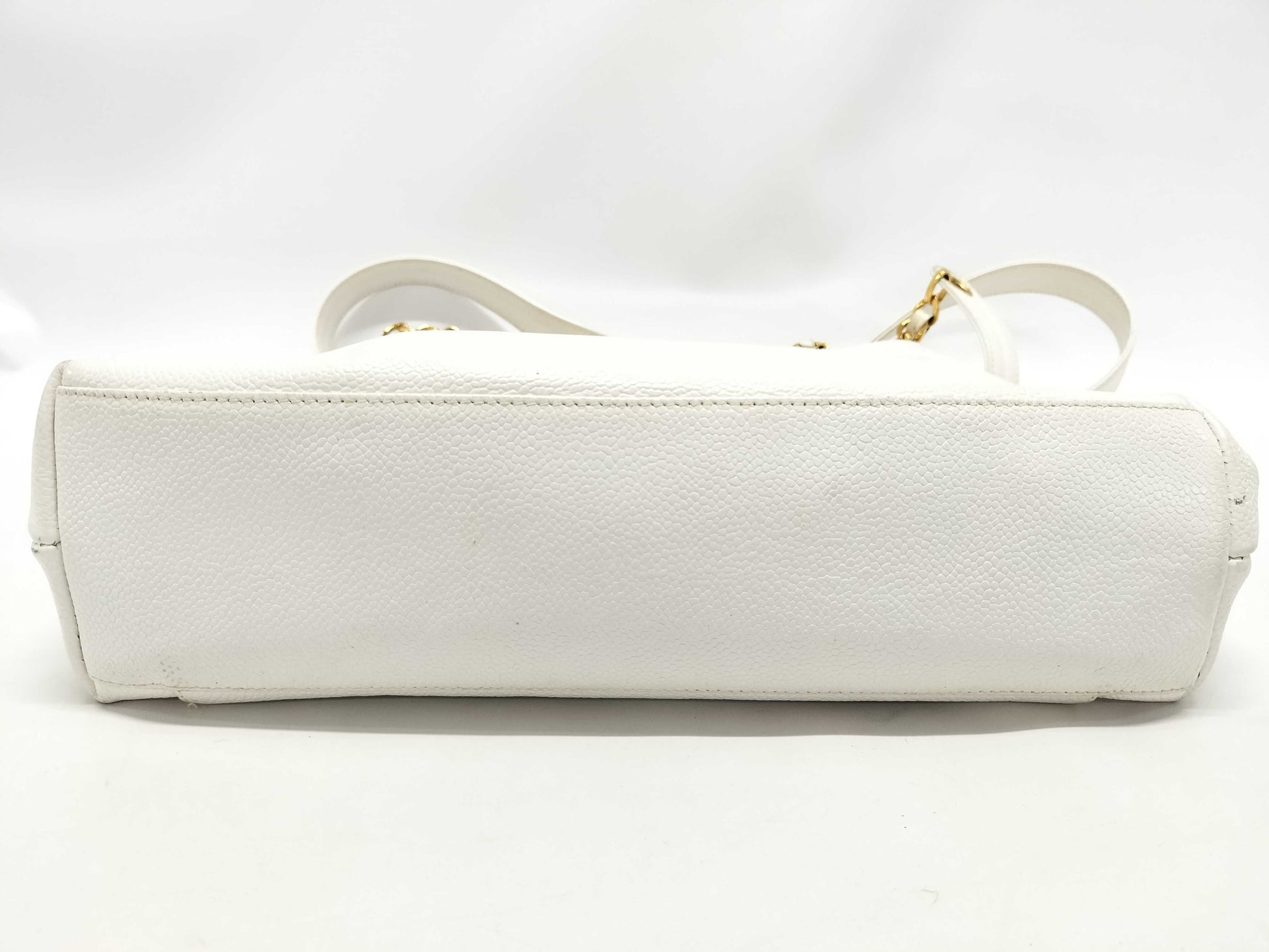 CHANEL Caviar Shoulder Bag