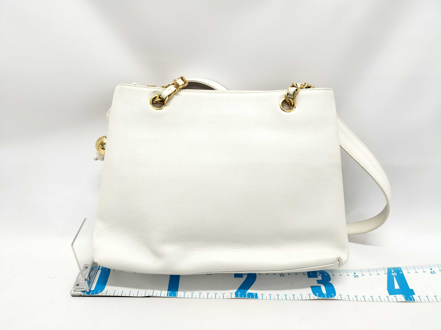 CHANEL Caviar Shoulder Bag