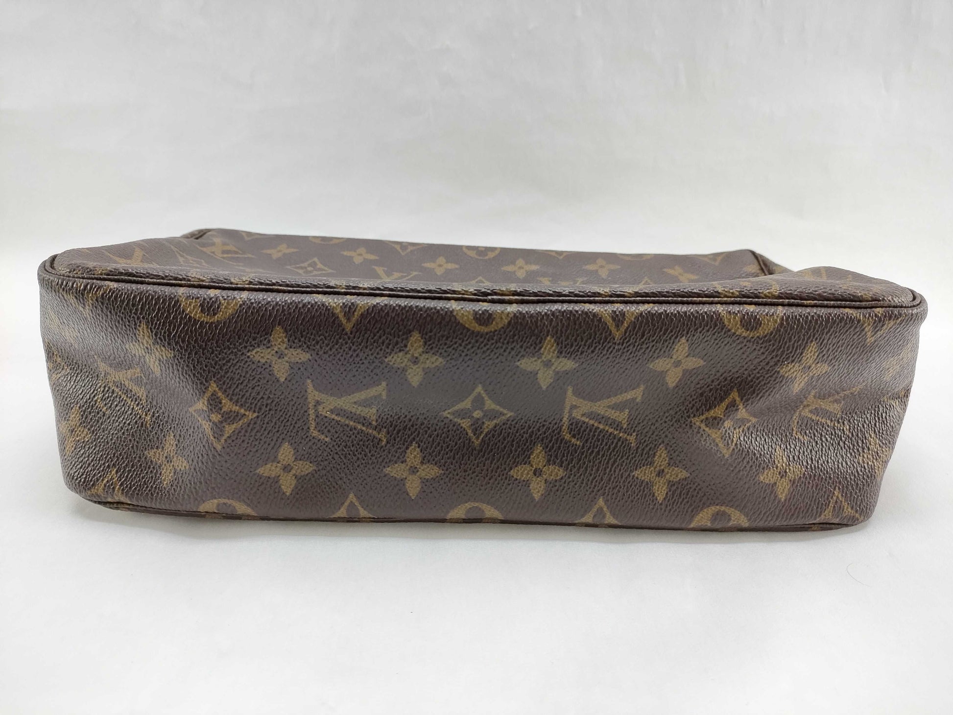 LOUIS VUITTON Monogram True Towel 28 M47522/854NO Pouch