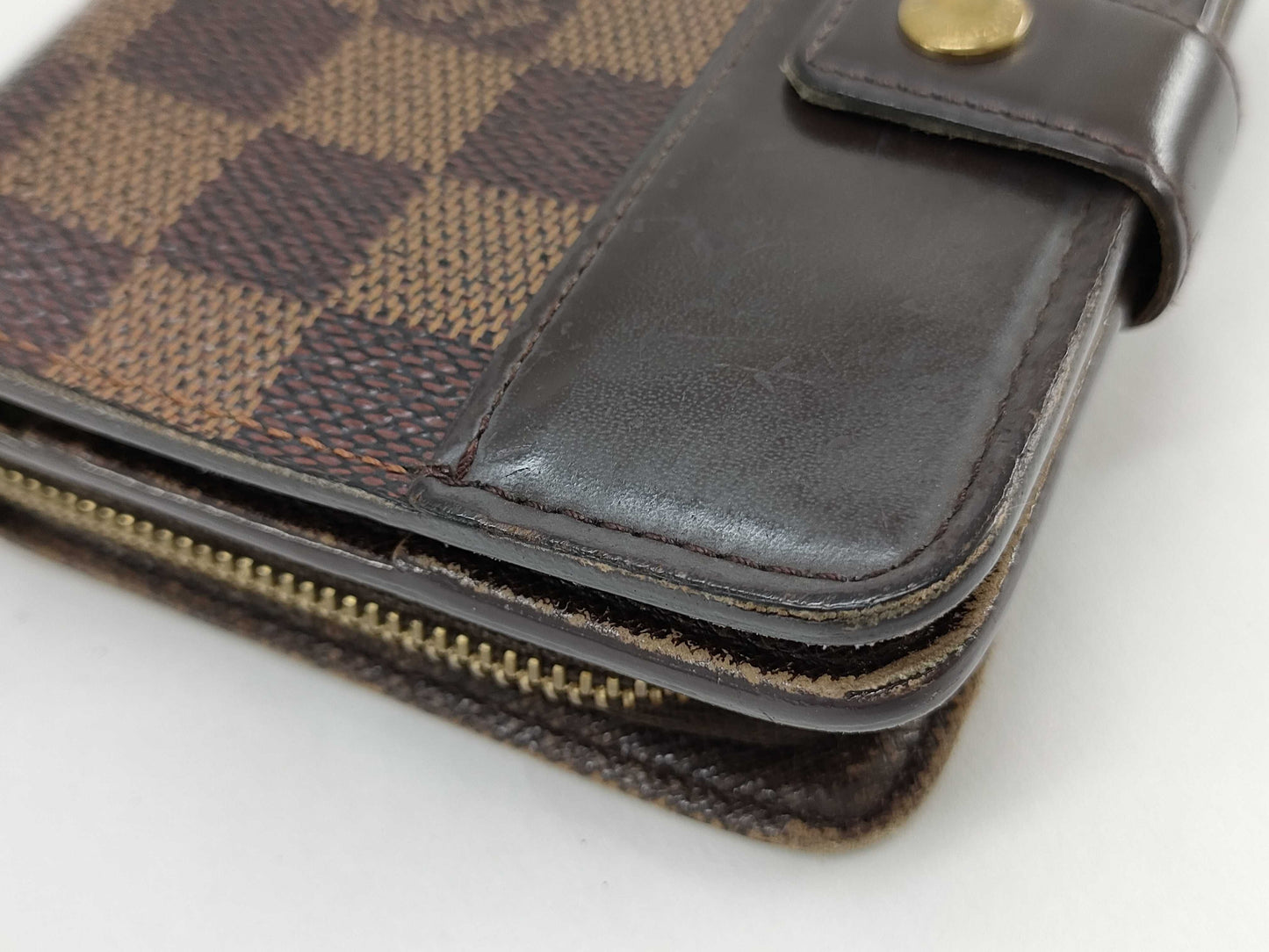 LOUIS VUITTON Damier Compact Zip Wallet N61668/CA1022