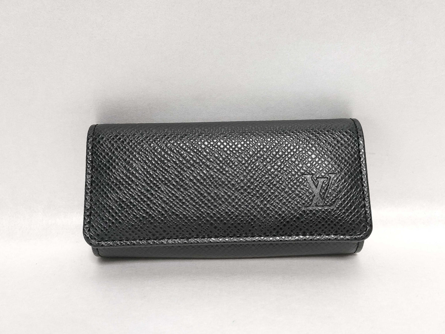 LOUIS VUITTON Taiga LV Multicle 4 M30522 Taiga Key Case/Key Holder