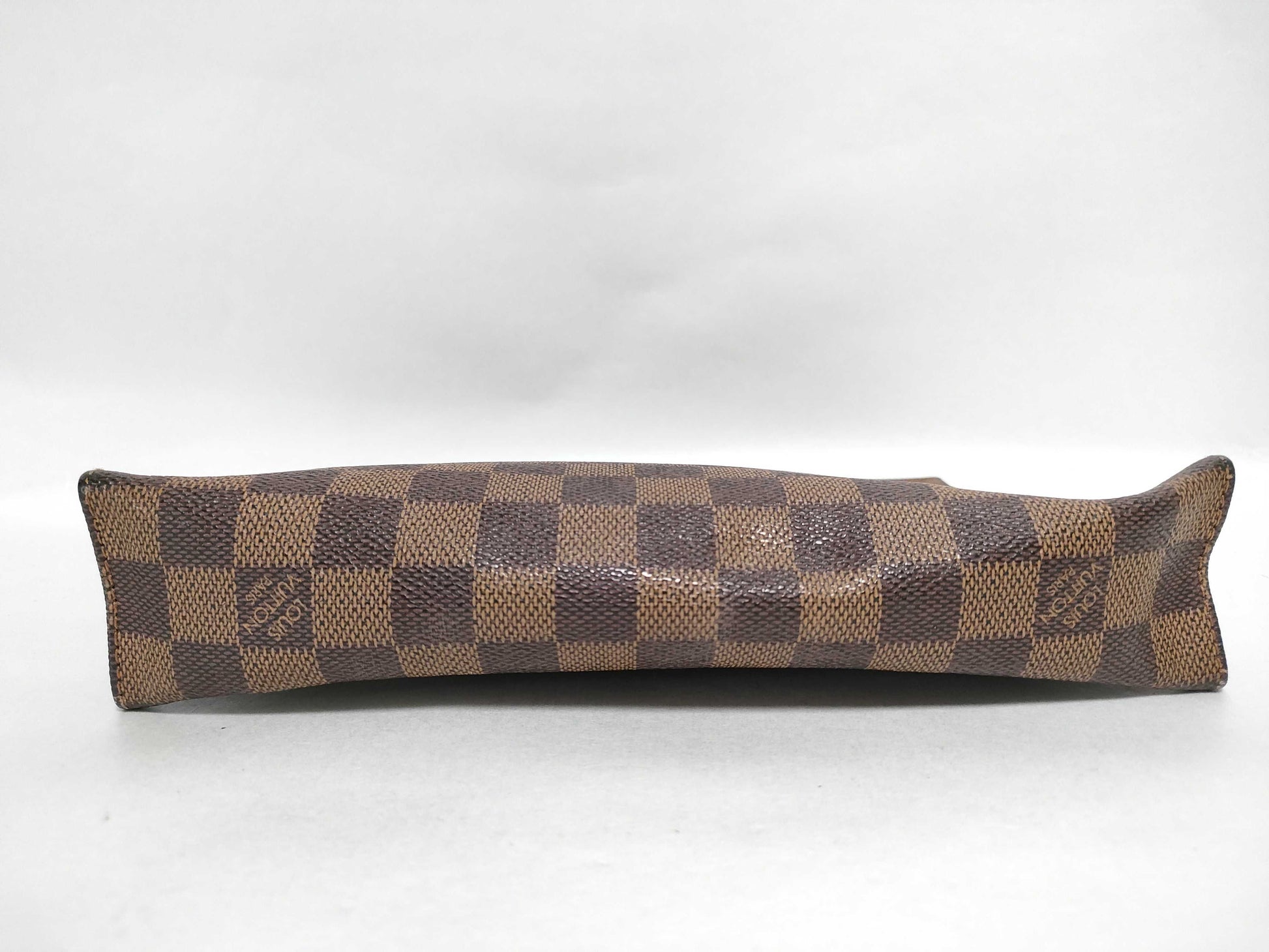 LOUIS VUITTON Damier LV Poche Toilette 26 N47543 Damier Pouch