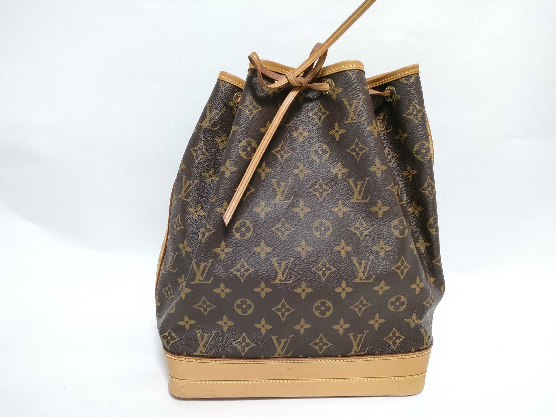 LOUIS VUITTON Monogram LV Noe M42224 Monogram Shoulder Bag
