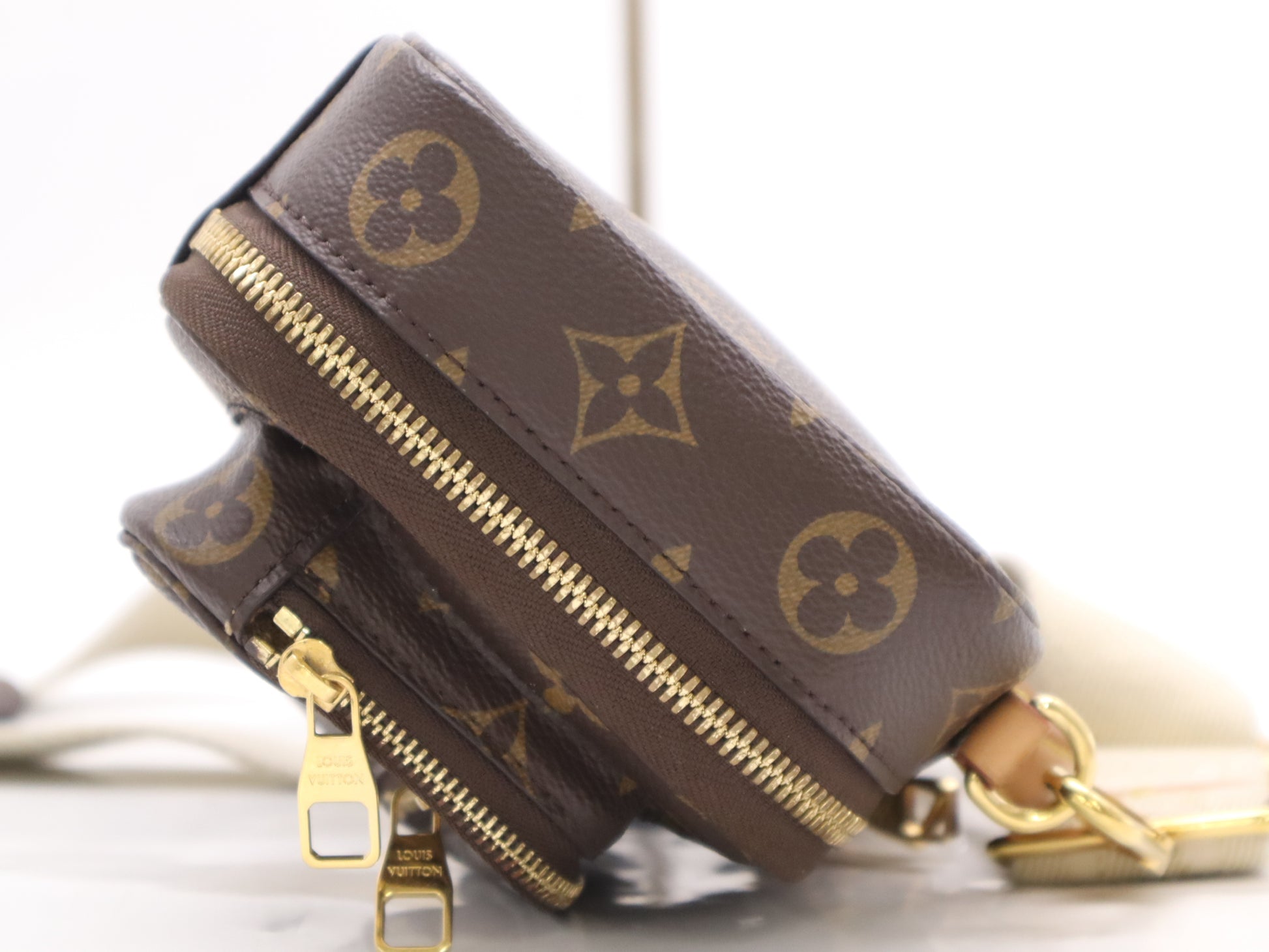 LOUIS VUITTON Monogram M80446 Monogram Utility Crossbody Handbag