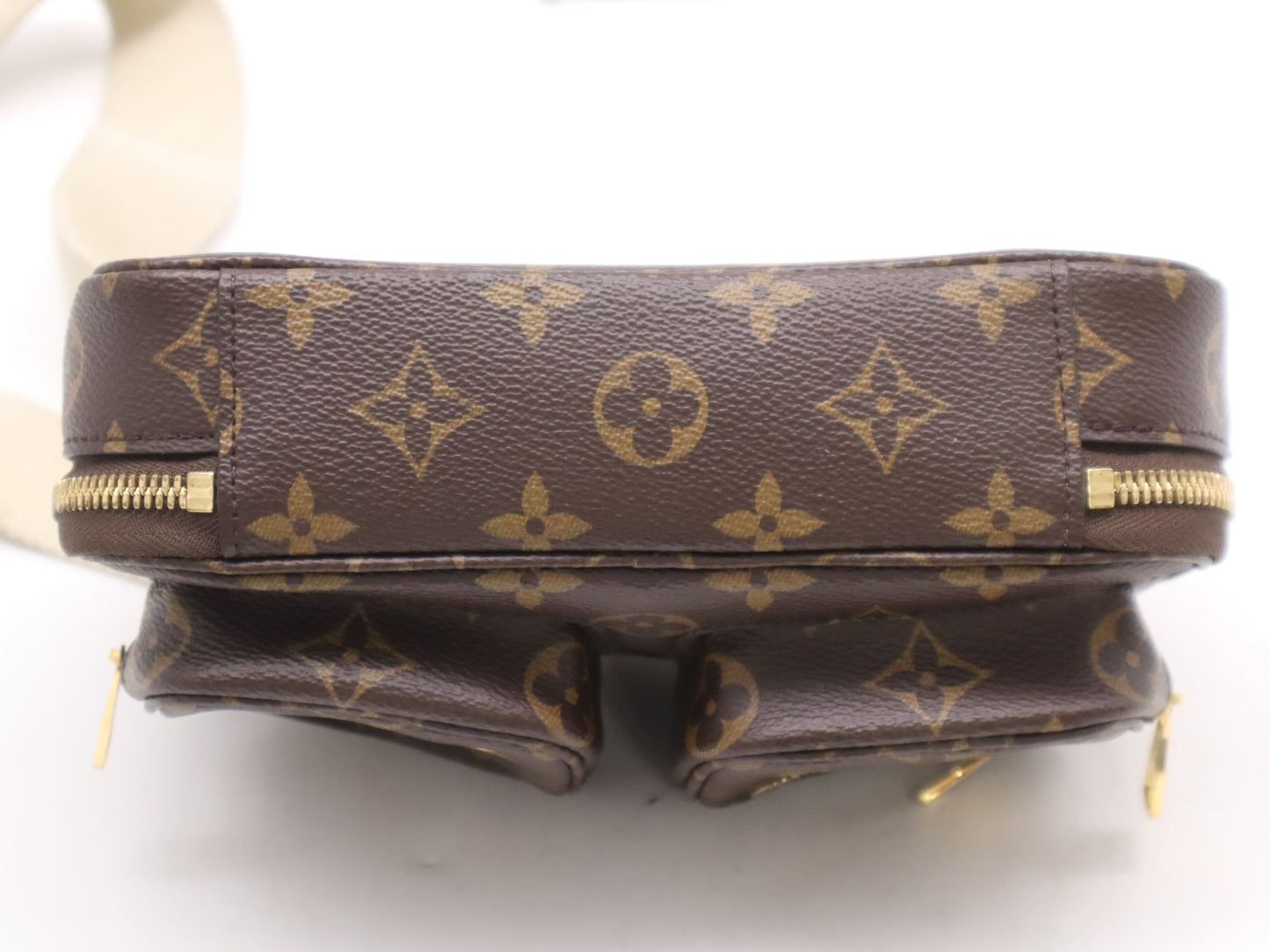 LOUIS VUITTON Monogram M80446 Monogram Utility Crossbody Handbag