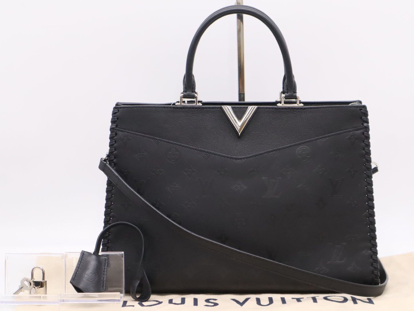 LOUIS VUITTON Monogram M54147 Monogram Very Zip Tote Noir with Padlock, Two Keys, Cloche, Shoulder Strap, Dust Bag, RFID Ready