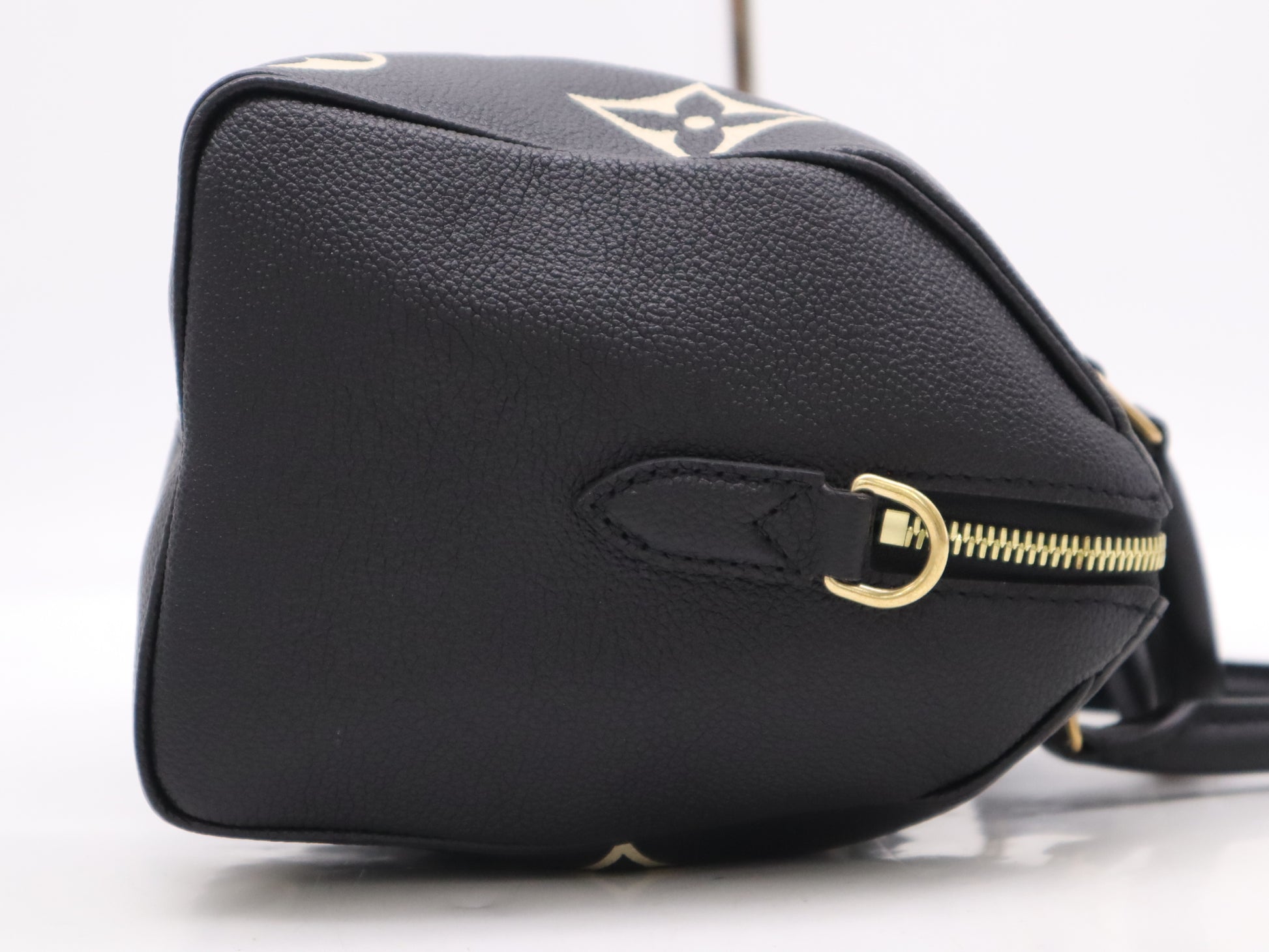 LOUIS VUITTON Monogram Empreinte M58947 Empreinte Speedy 25 Bandouliere, Two-Tone, RFID Verified, Includes Padlock, Two Keys, Shoulder Strap, and Dust Bag