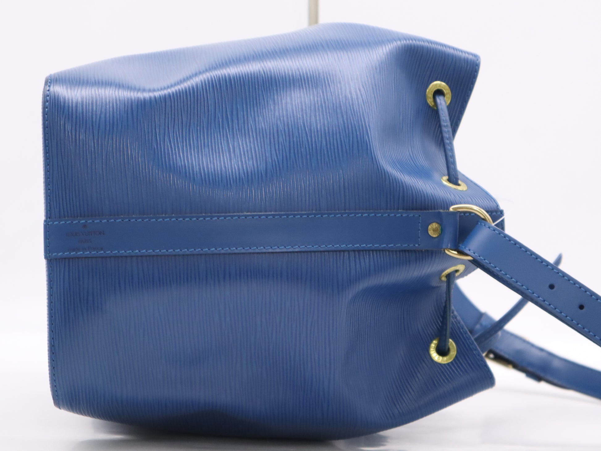 LOUIS VUITTON Epi M44105 Epi Petit Noe Toledo Blue AR0917 Shoulder Bag