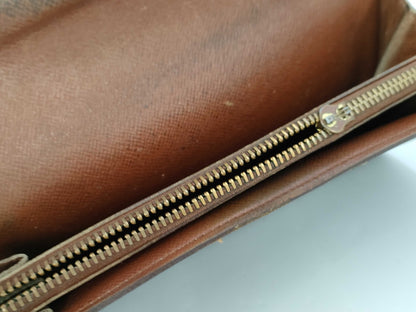 LOUIS VUITTON Sarah Wallet