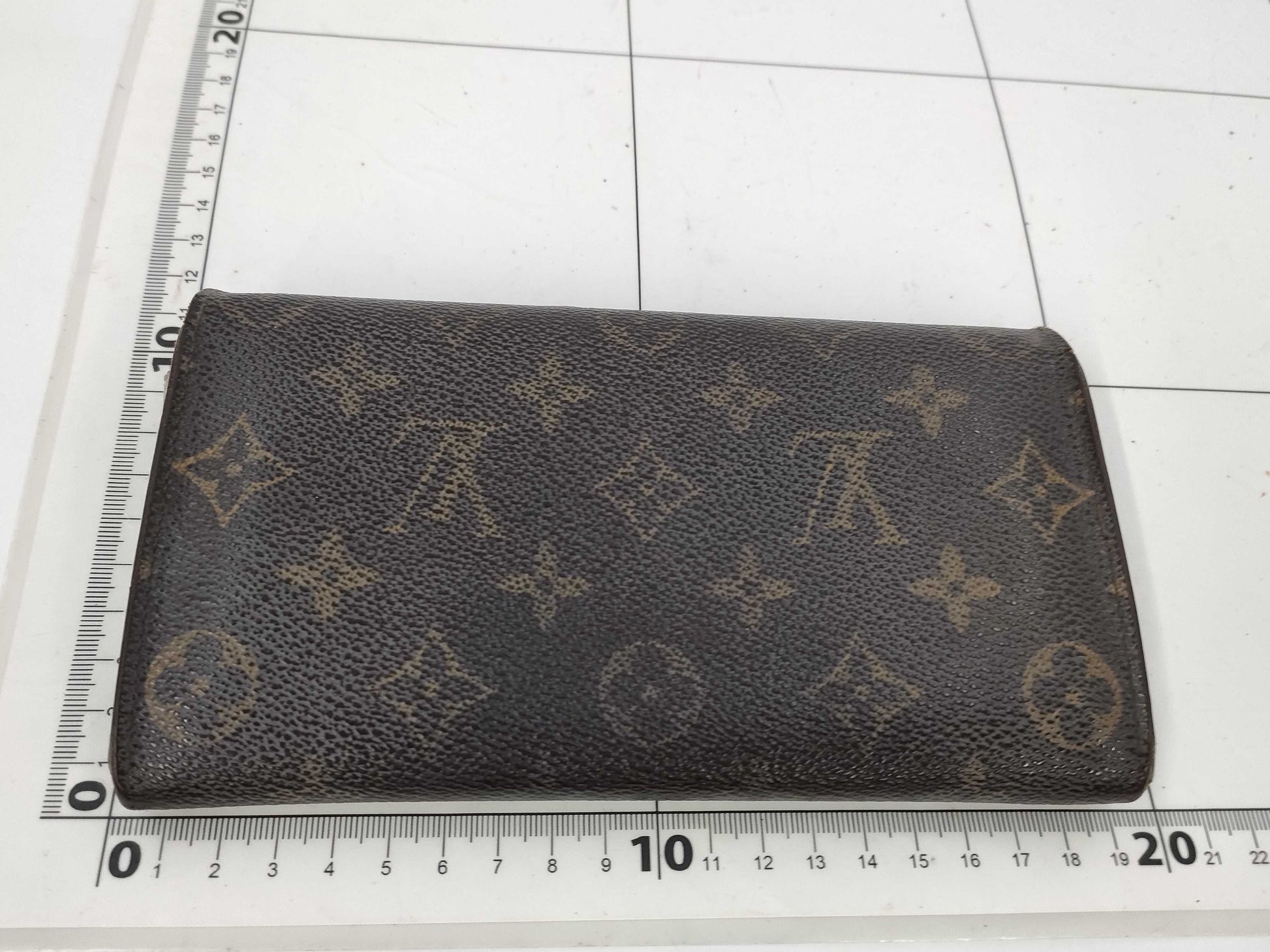 LOUIS VUITTON Sarah Wallet