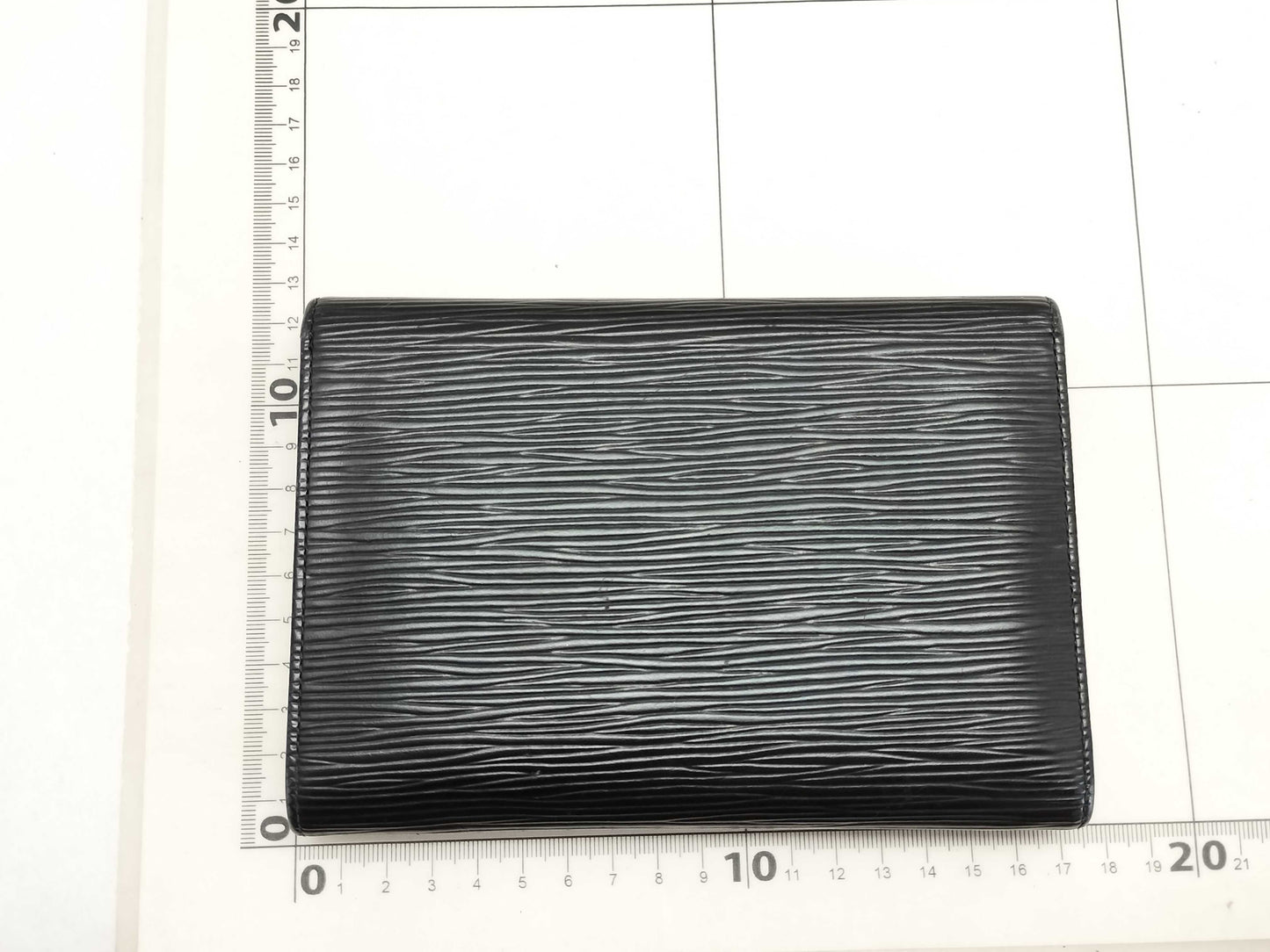 LOUIS VUITTON Epi LV Wallet