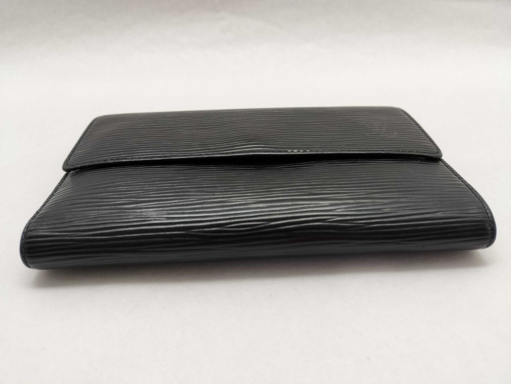 LOUIS VUITTON Epi LV Wallet