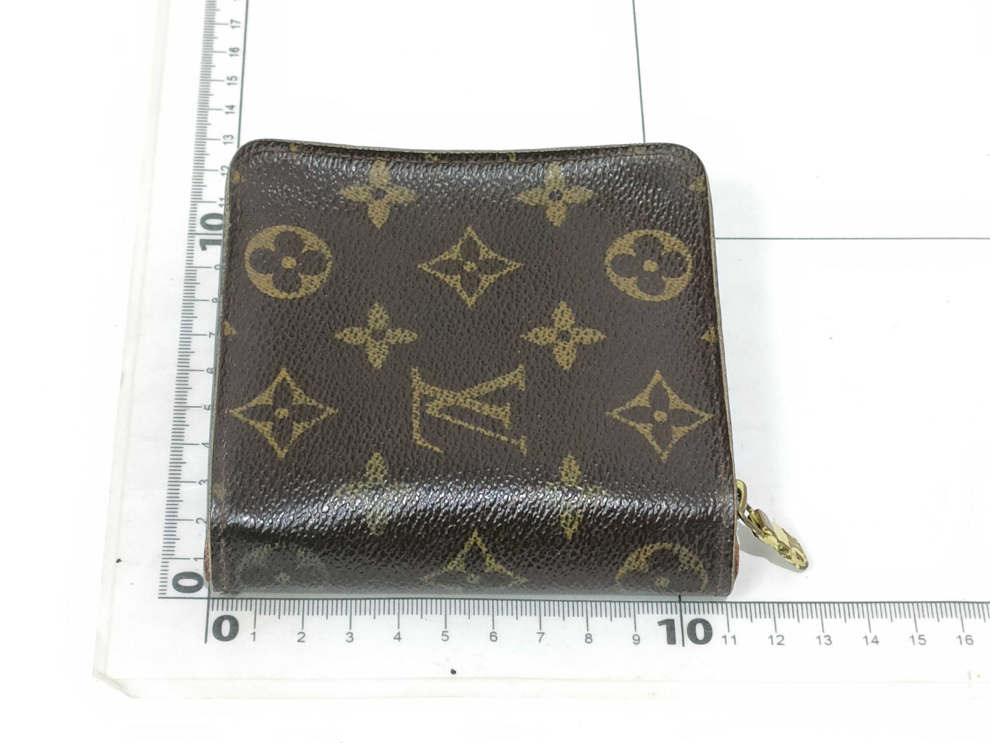 LOUIS VUITTON Monogram LV Wallet