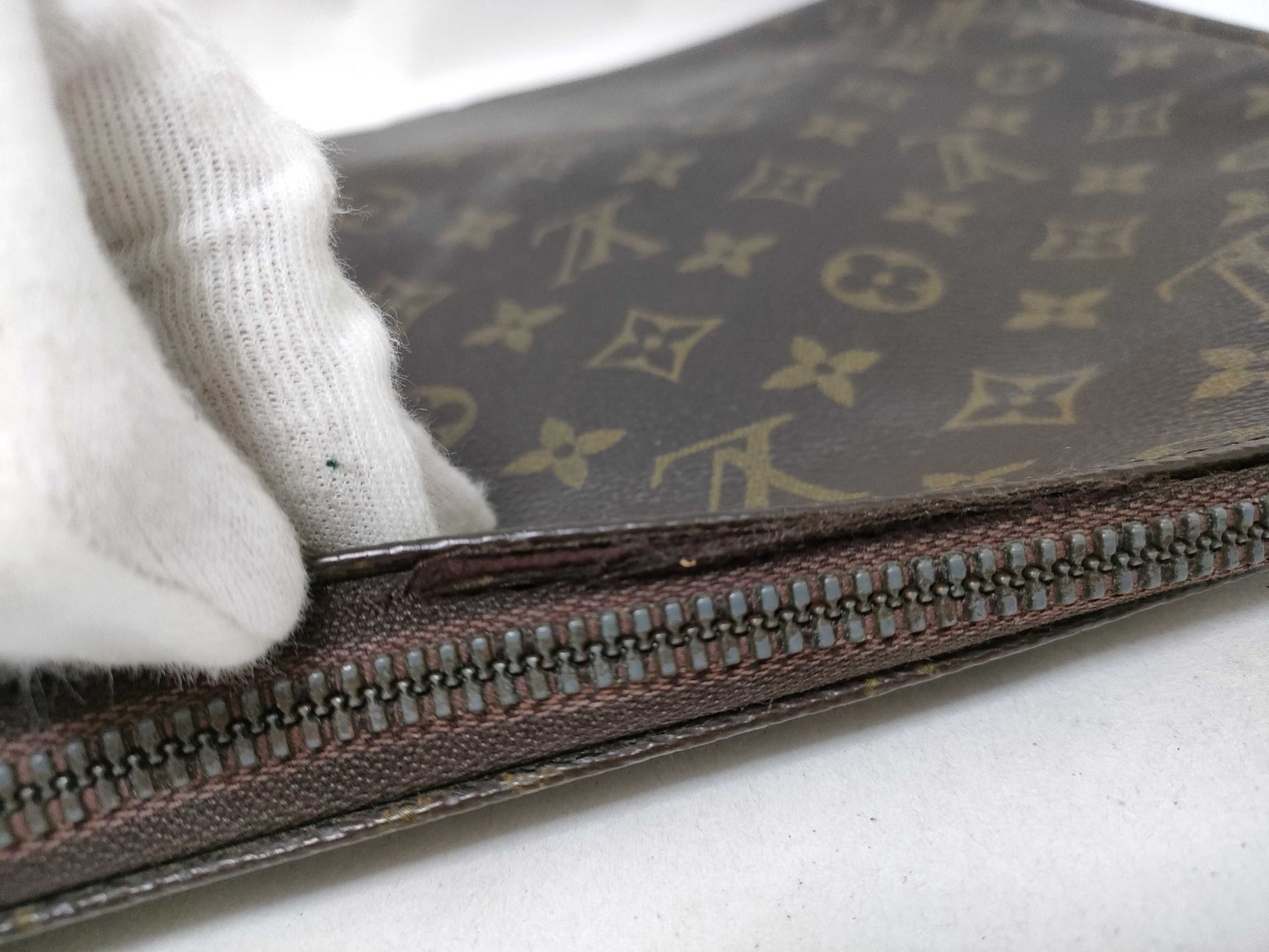 LOUIS VUITTON Monogram Louis Vuitton Clutch Bag