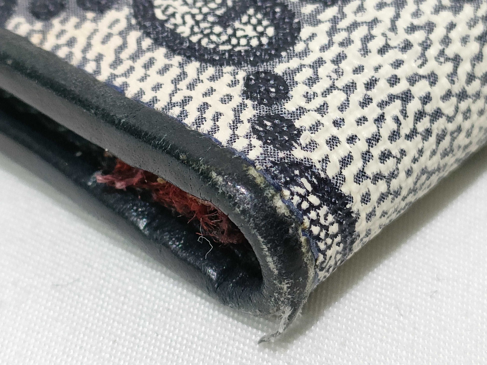 GUCCI GG Supreme Gucci Wallet