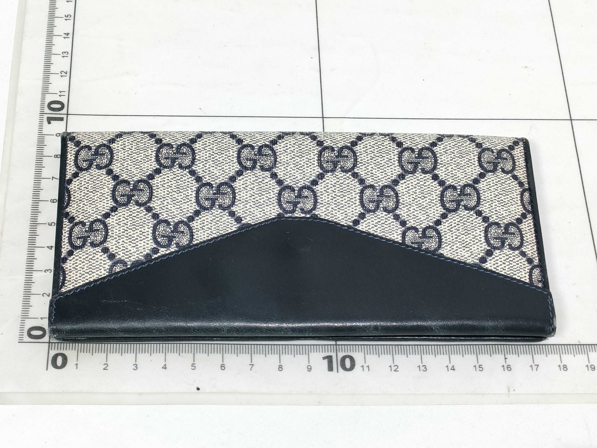 GUCCI GG Supreme Gucci Wallet