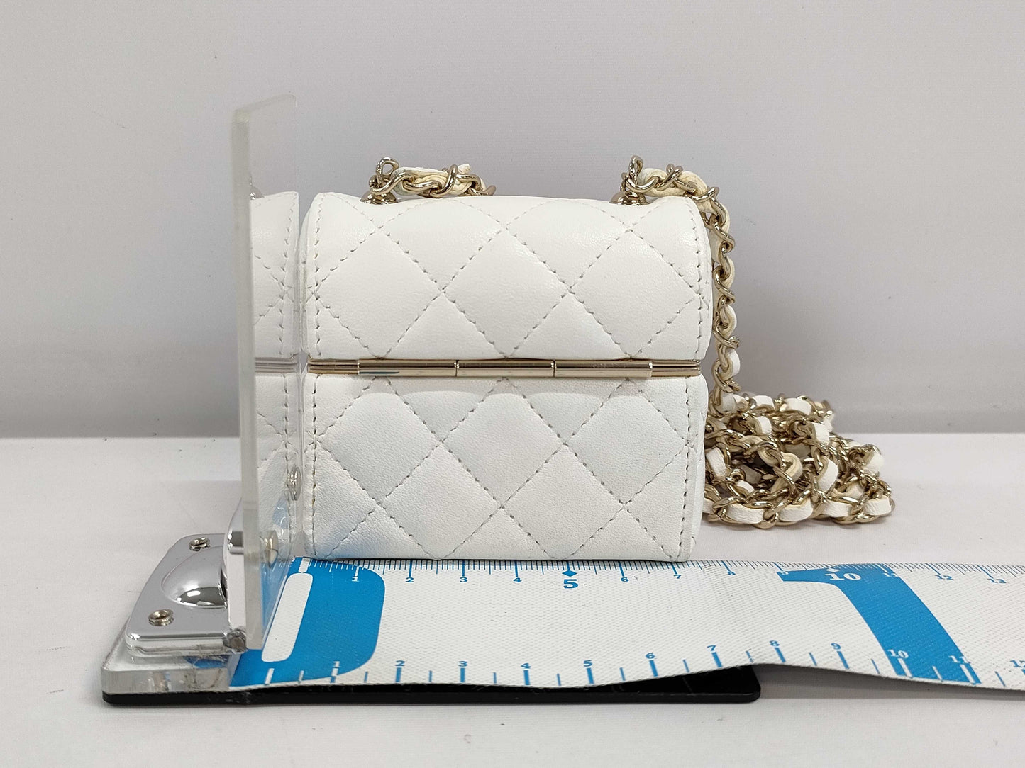 CHANEL CHANEL AirPods Case AP2657 White with Gold Hardware and Leather 32119353 Other Accessories