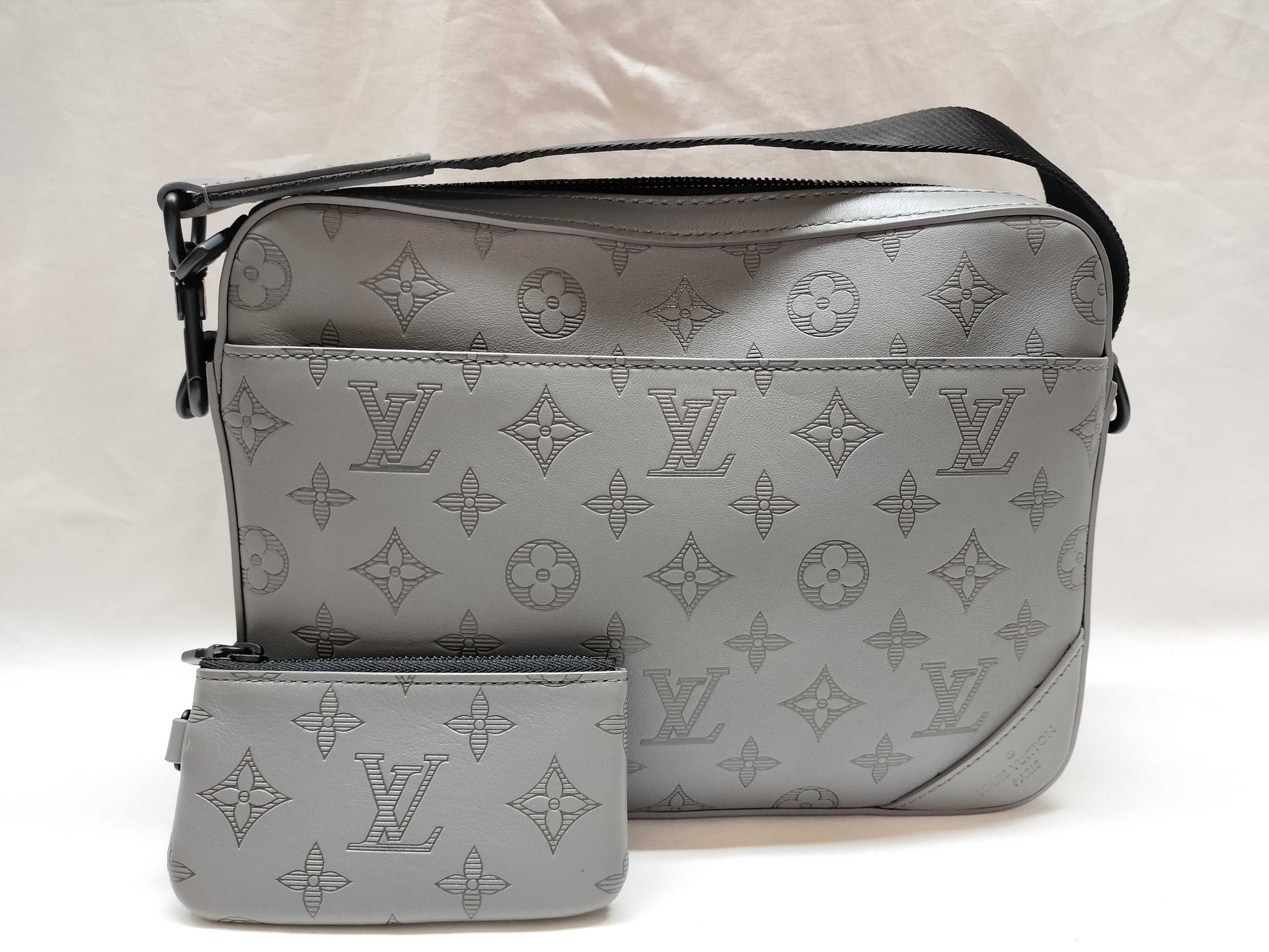 LOUIS VUITTON LOUIS VUITTON Duo Messenger Shoulder Bag M46104 Gray Leather with Black Hardware RFID Shoulder Bag