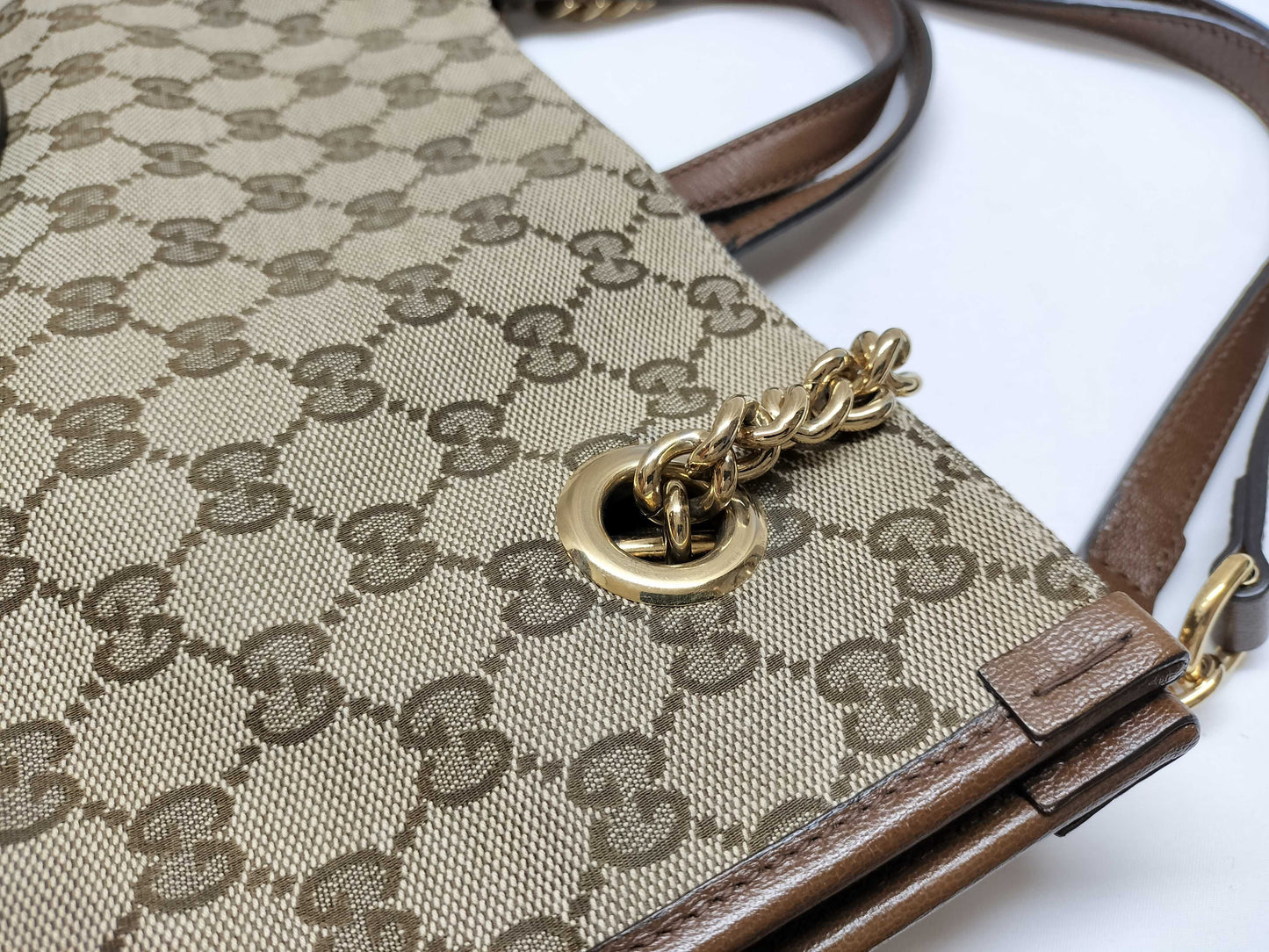 GUCCI GG Supreme Horsebit 1955 2-way tote bag in beige, brown, and gold hardware. GG canvas shoulder bag.