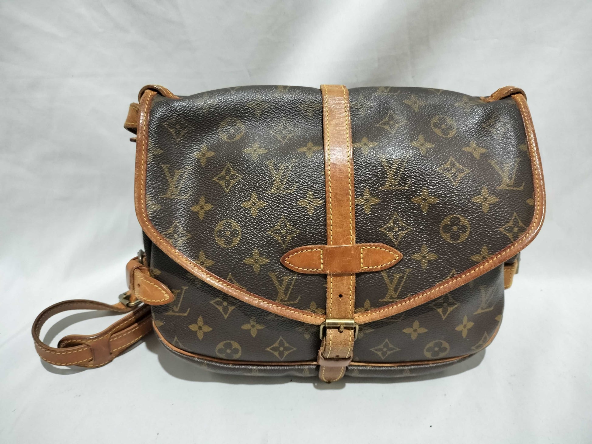 LOUIS VUITTON Monogram Louis Vuitton Saumur Shoulder Bag Shoulder Bag