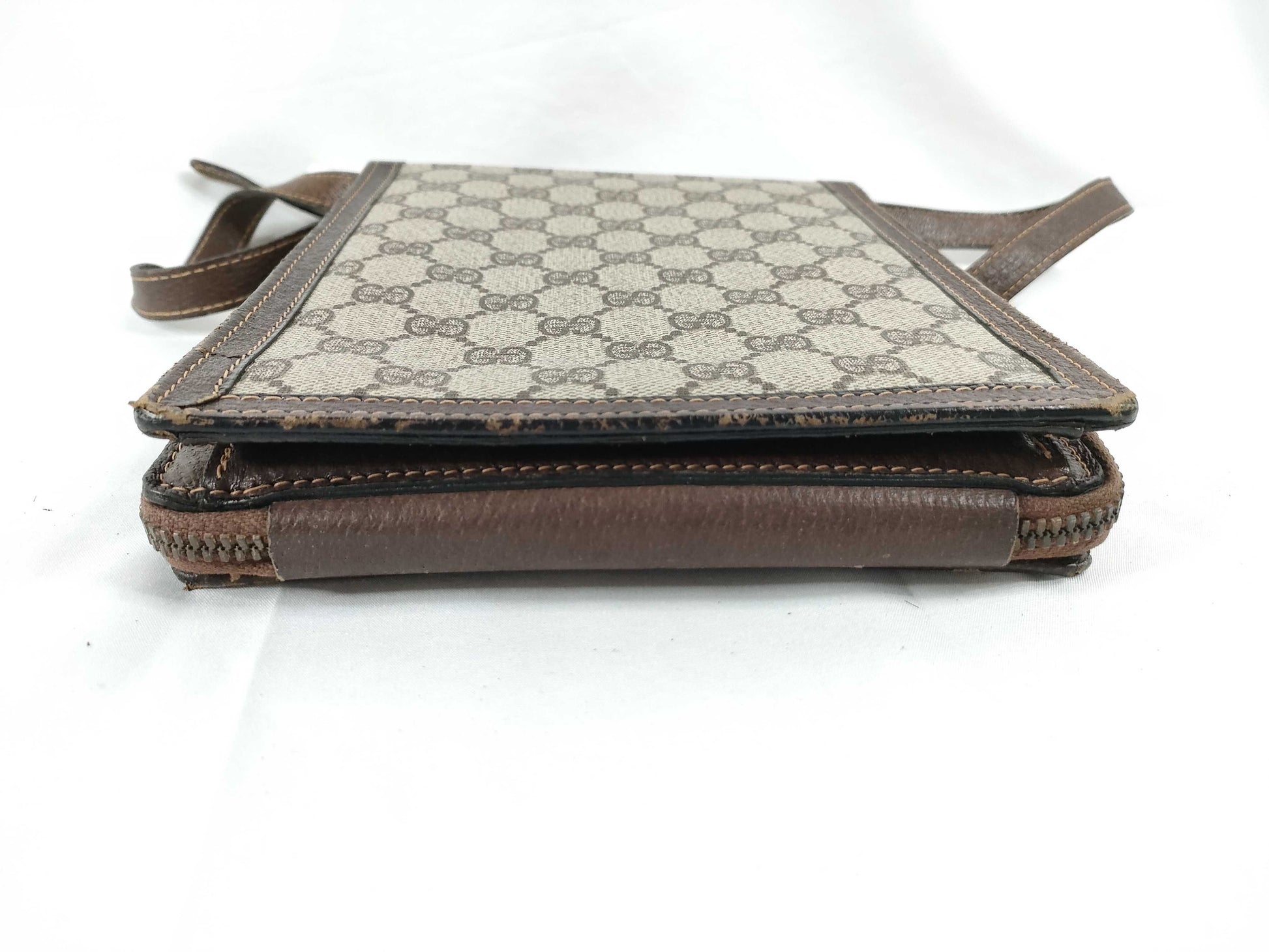 GUCCI GG Supreme GG Supreme Shoulder Bag Flap Shoulder Bag