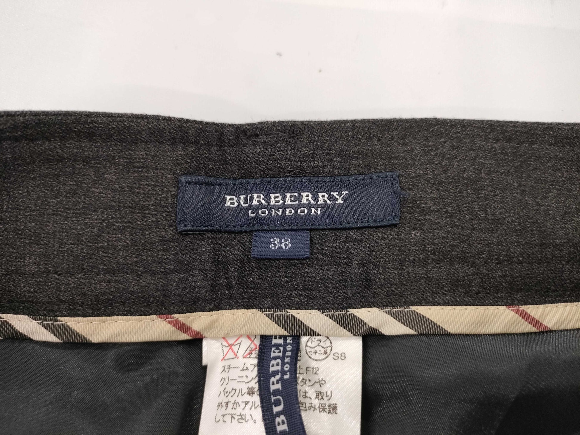 BURBERRY LONDON Pants Size 38 Pants