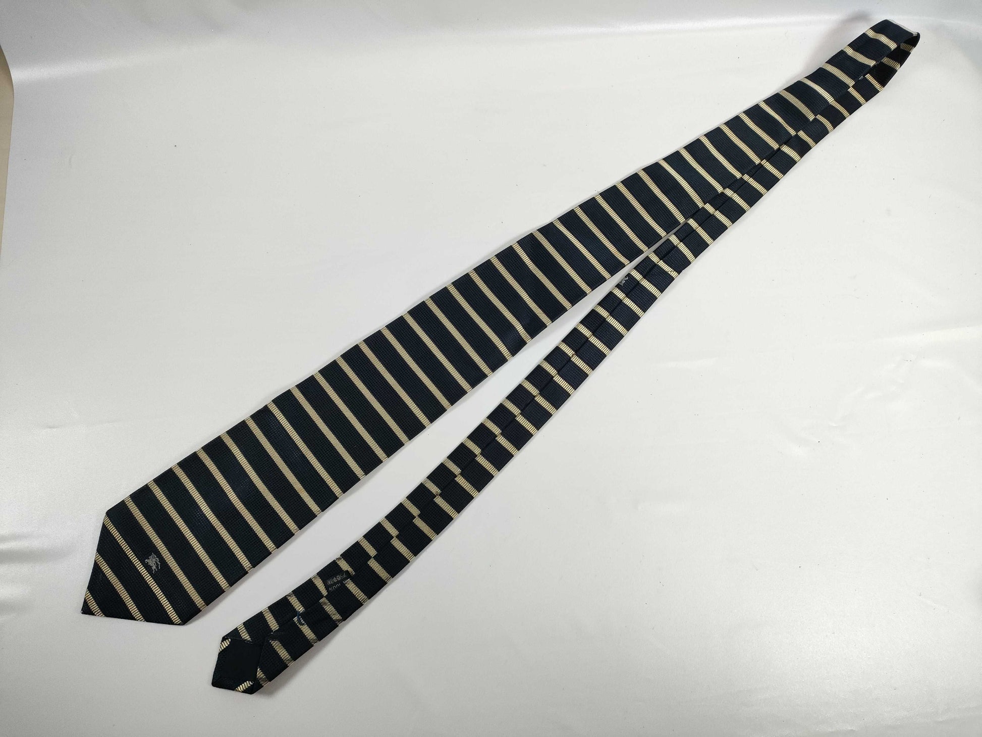 Burberrys Two-Piece Tie